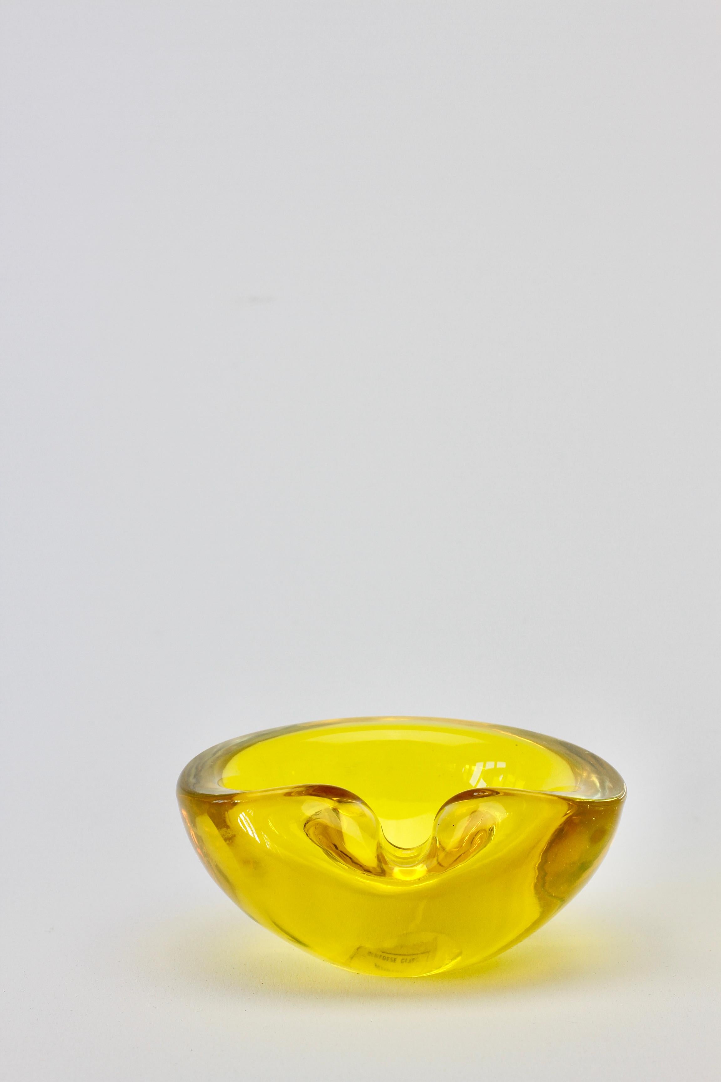 Cenedese Signed Mid-Century Italian Yellow Murano Glass Ashtray, circa 1960s 9