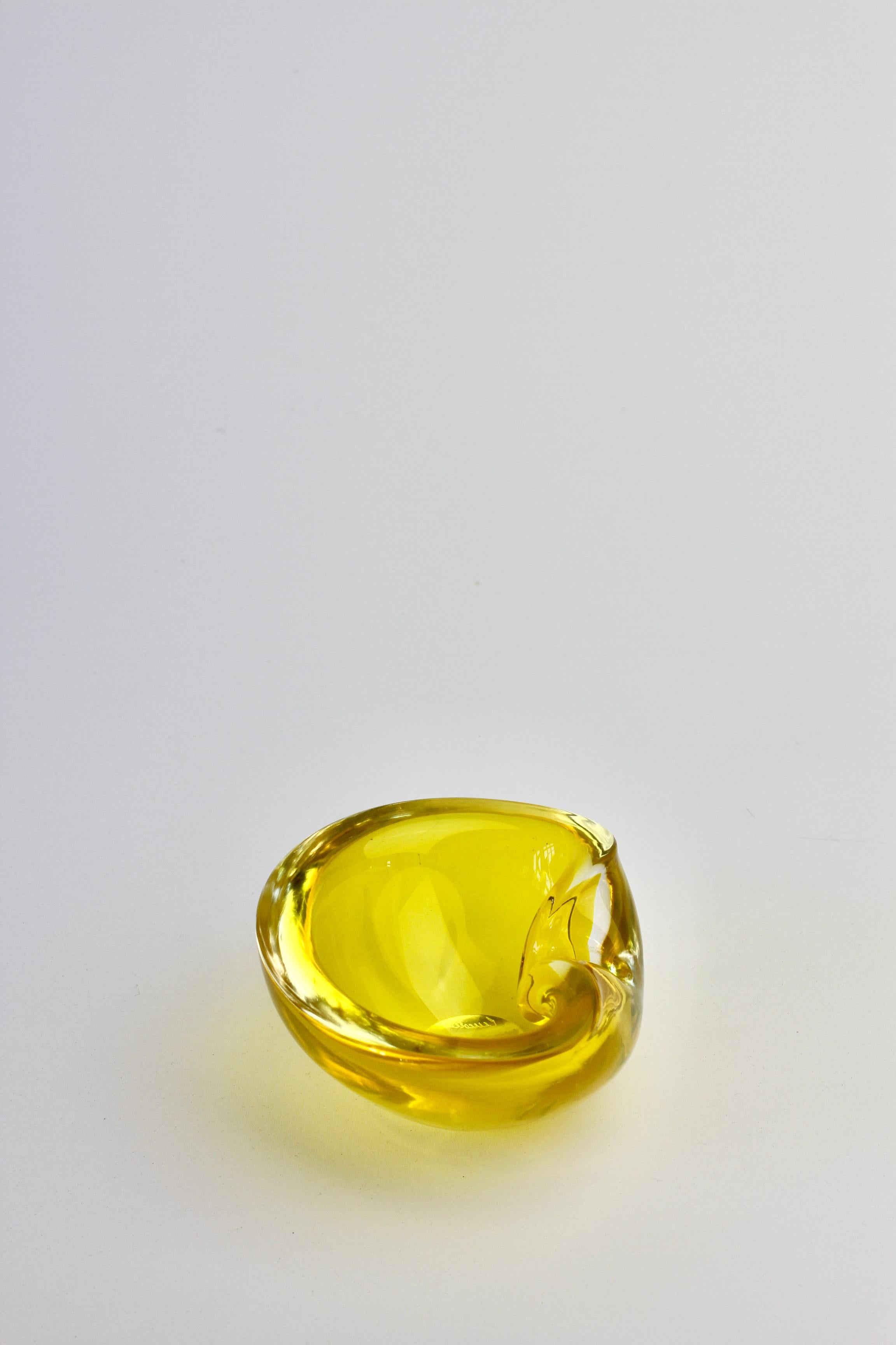 Mid-Century Modern Cenedese Signed Mid-Century Italian Yellow Murano Glass Ashtray, circa 1960s