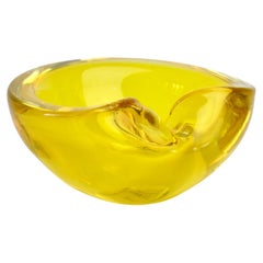 Cenedese Signed Mid-Century Italian Yellow Murano Glass Ashtray, circa 1960s