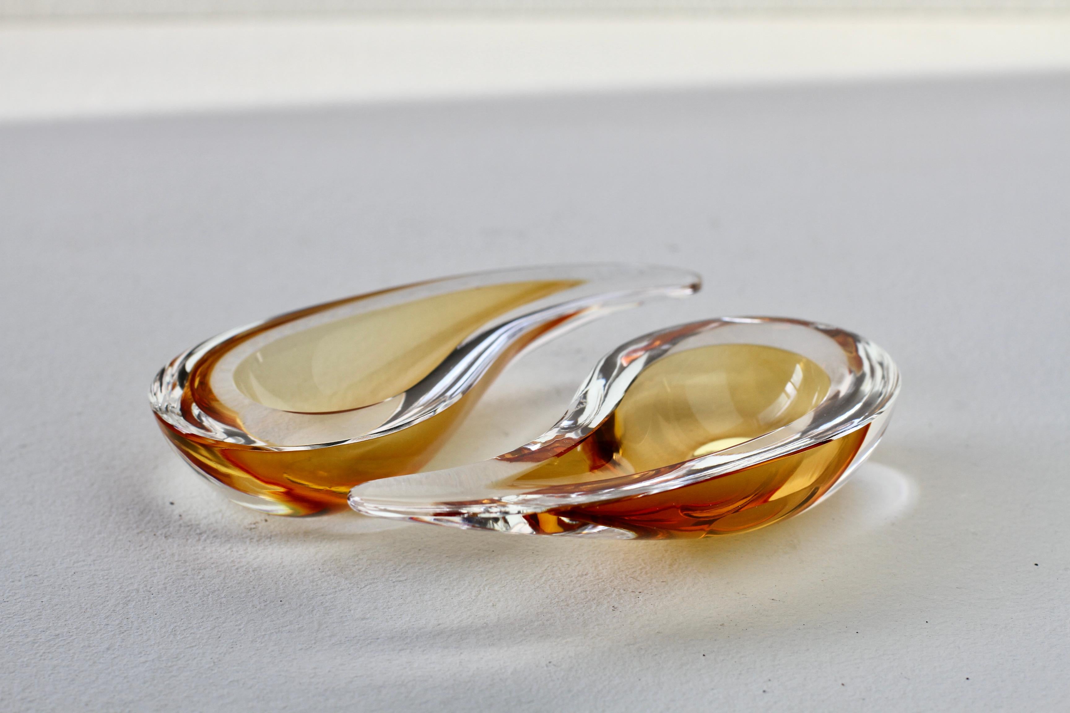 Cenedese Signed Pair of Mid-Century Modern Amber Murano Glass Snack Bowls 1960s For Sale 4