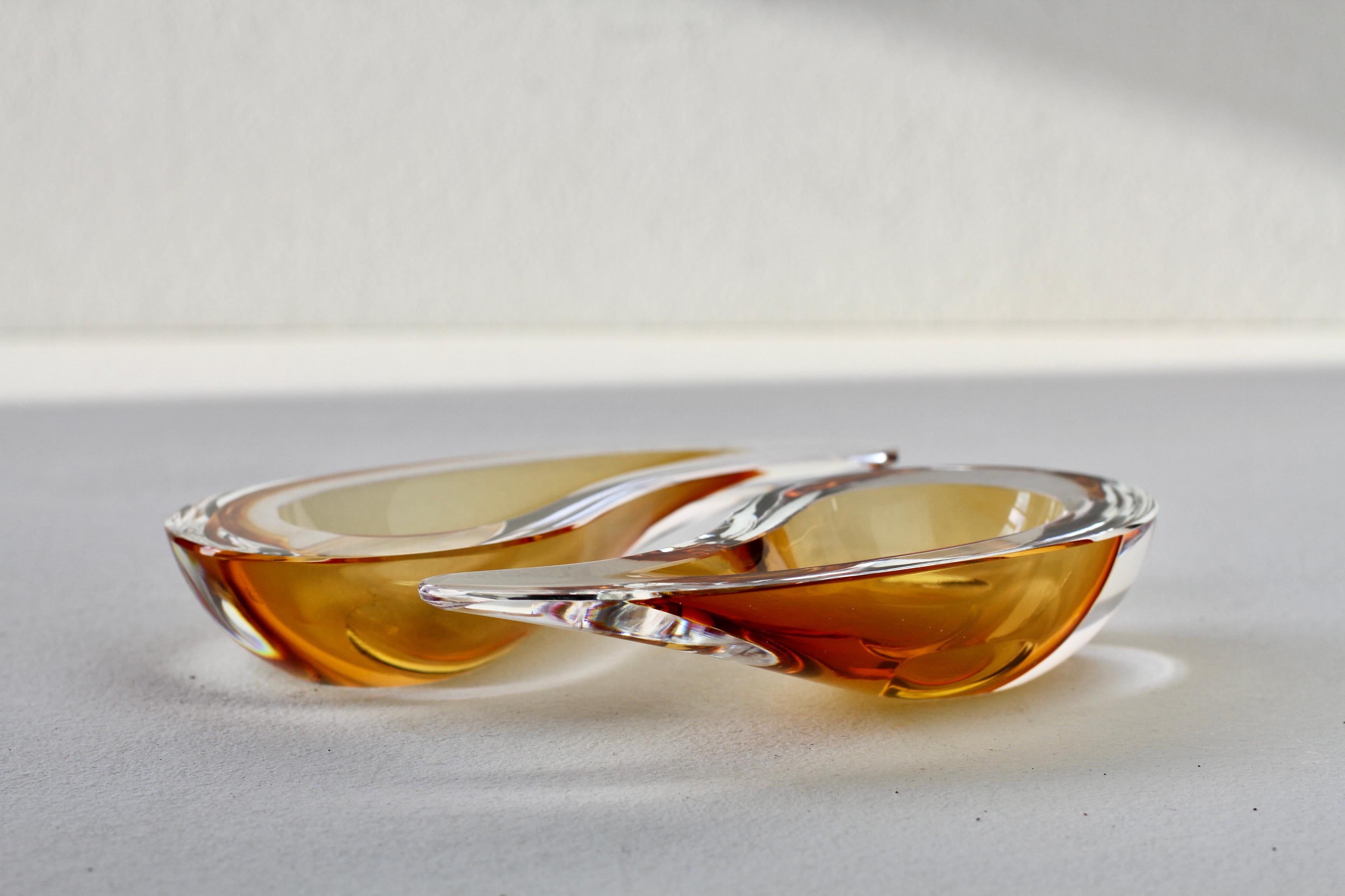 Cenedese Signed Pair of Mid-Century Modern Amber Murano Glass Snack Bowls 1960s For Sale 5