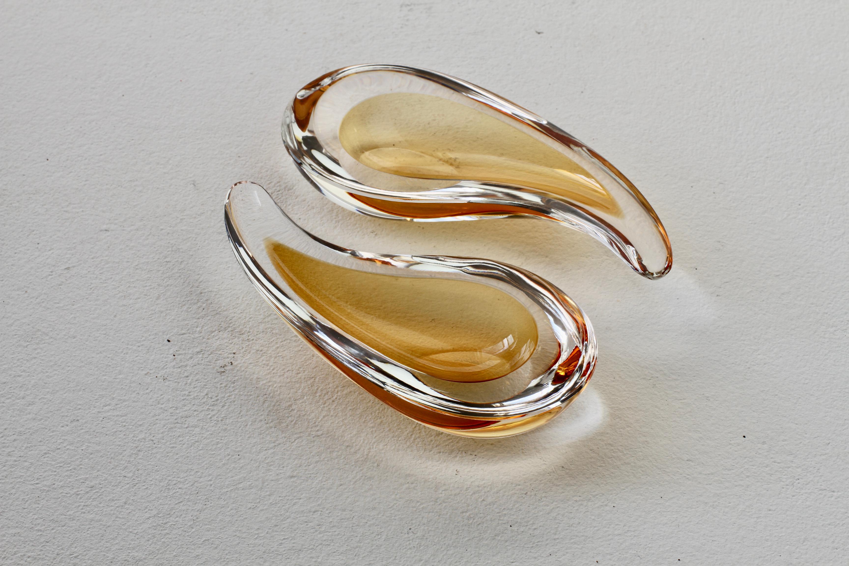 Italian Cenedese Signed Pair of Mid-Century Modern Amber Murano Glass Snack Bowls 1960s For Sale