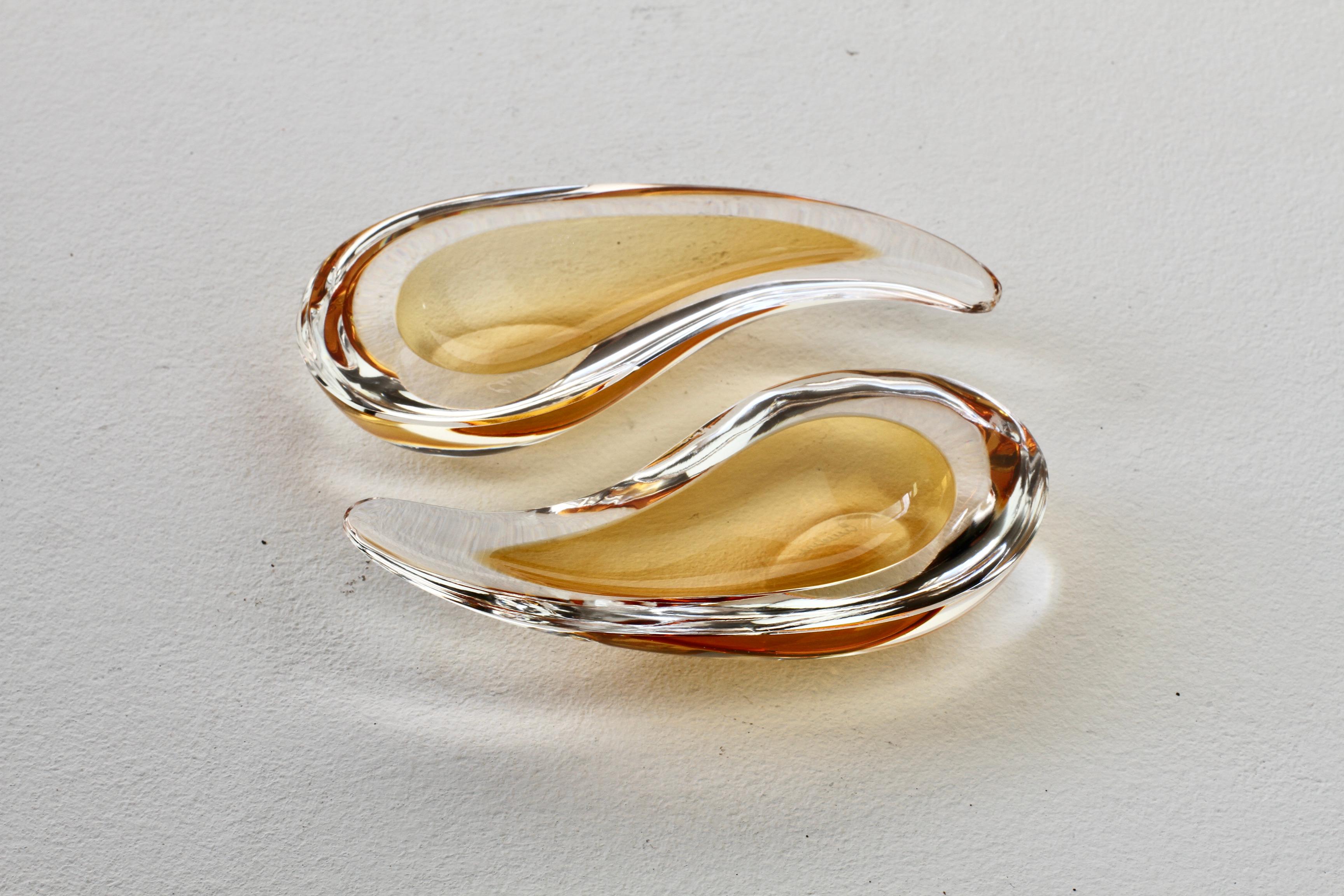 Cenedese Signed Pair of Mid-Century Modern Amber Murano Glass Snack Bowls 1960s In Excellent Condition For Sale In Landau an der Isar, Bayern