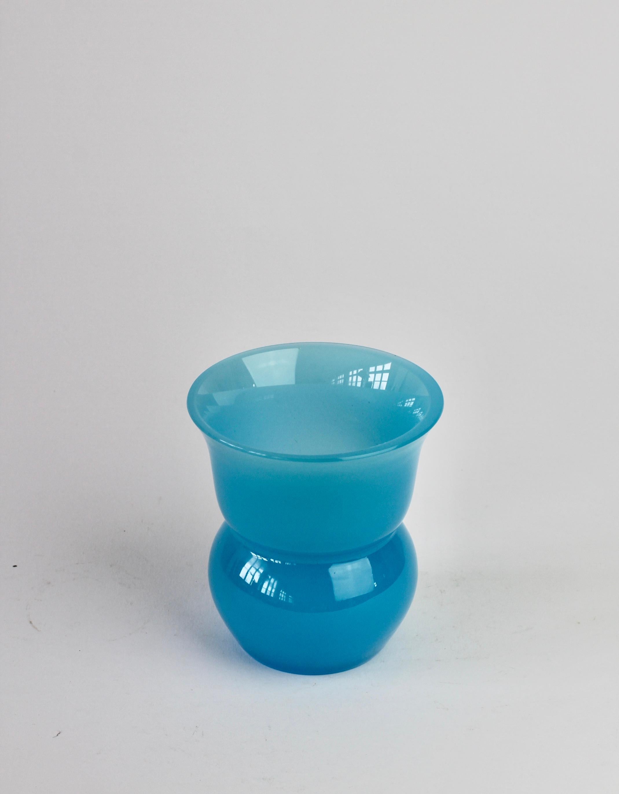 20th Century Cenedese Small Vintage Midcentury Light Blue Italian Murano Glass Vase For Sale