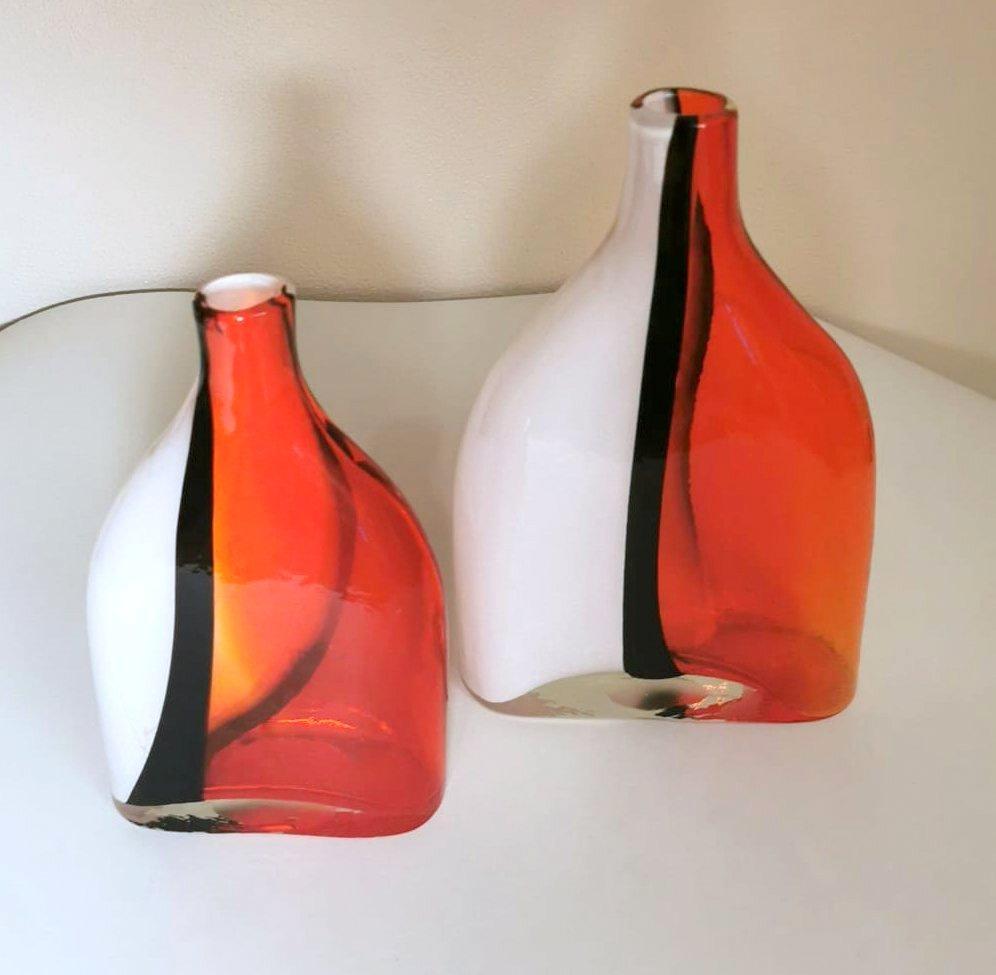 We kindly suggest you read the whole description, because with it we try to give you detailed technical and historical information to guarantee the authenticity of our objects.
A colorful and lively pair of glass vases; they were created in a small