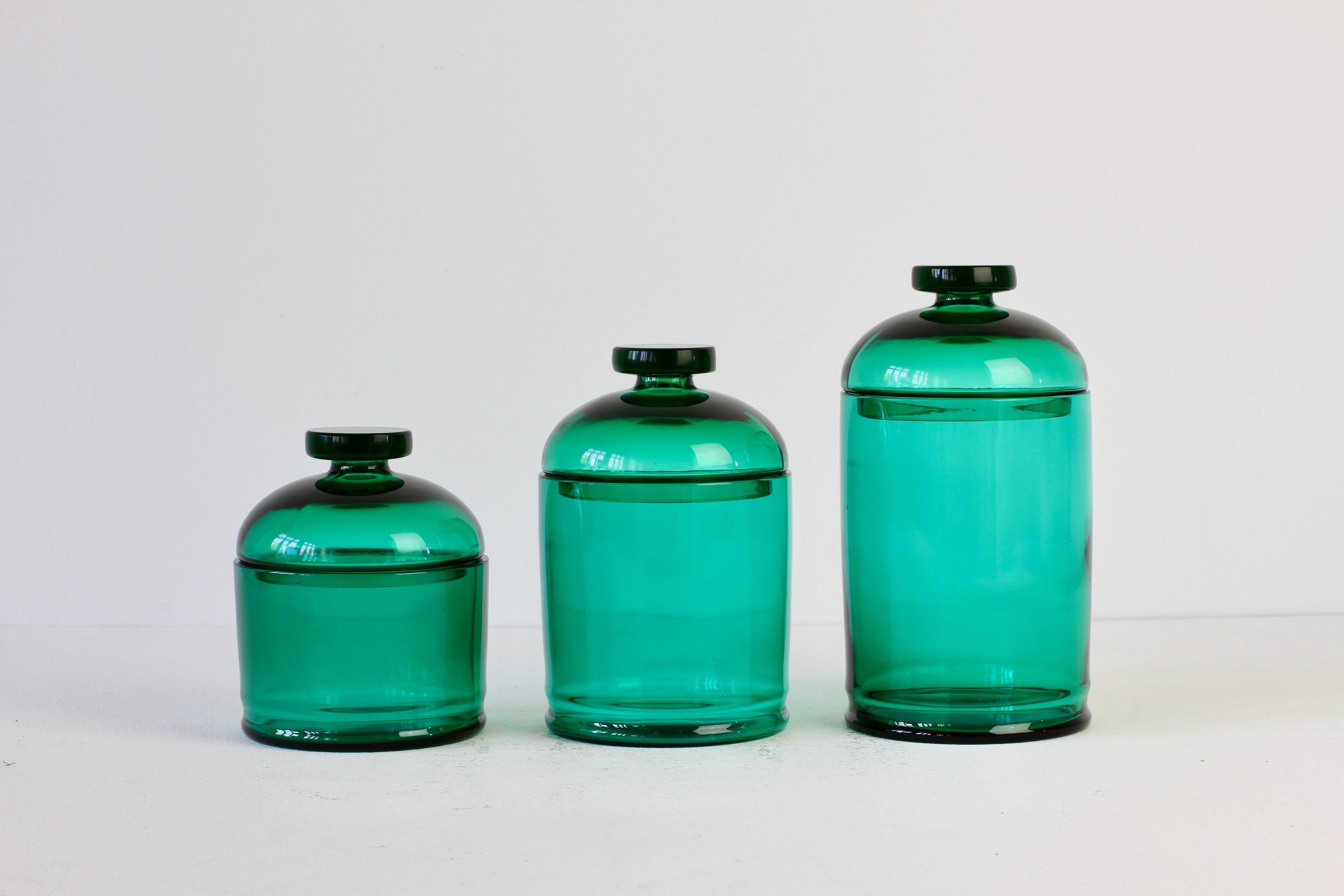 Cenedese Trio aus klaren, grünen italienischen Muranoglas-Apothekergläsern aus der Mitte des Jahrhunderts (Moderne der Mitte des Jahrhunderts) im Angebot