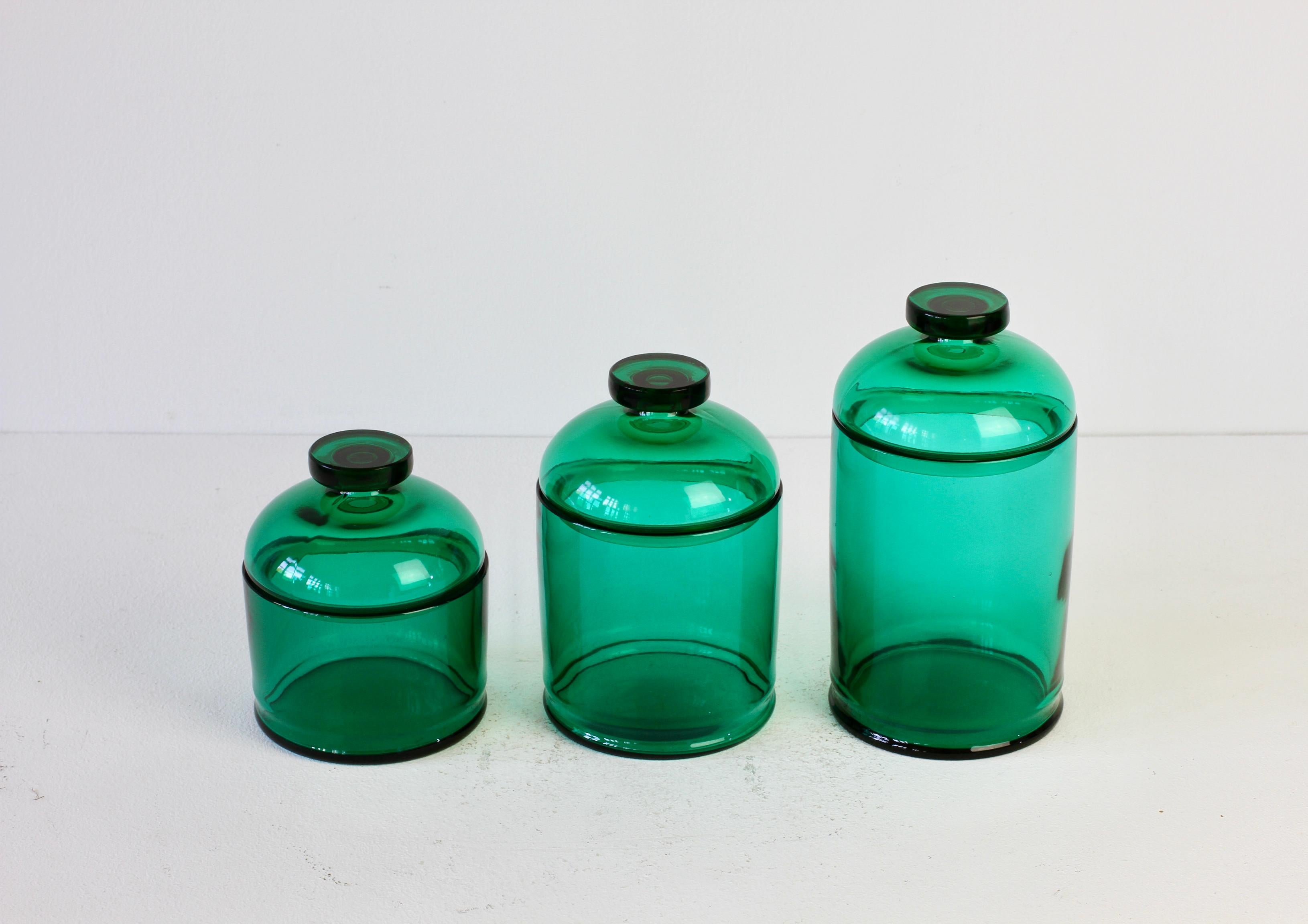 Cenedese Trio aus klaren, grünen italienischen Muranoglas-Apothekergläsern aus der Mitte des Jahrhunderts (20. Jahrhundert) im Angebot