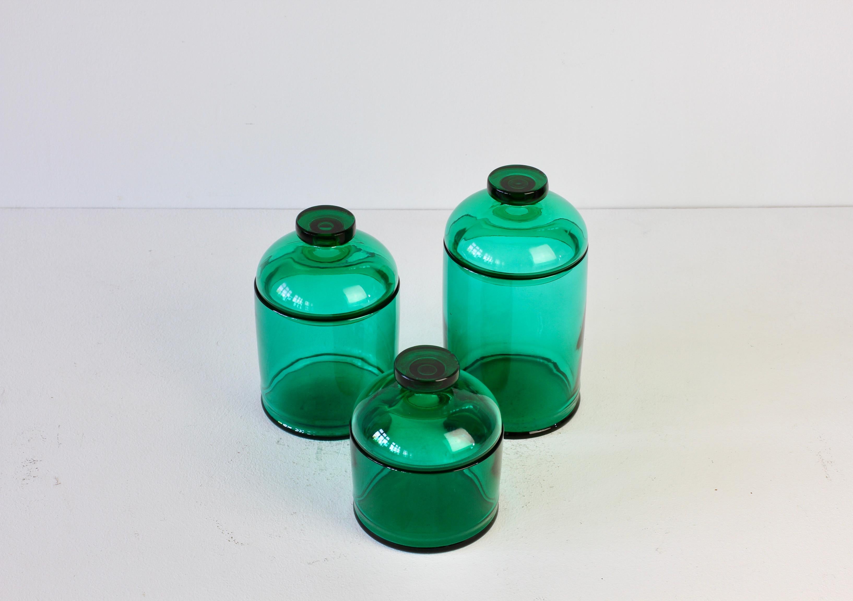 Cenedese Trio aus klaren, grünen italienischen Muranoglas-Apothekergläsern aus der Mitte des Jahrhunderts (Geblasenes Glas) im Angebot
