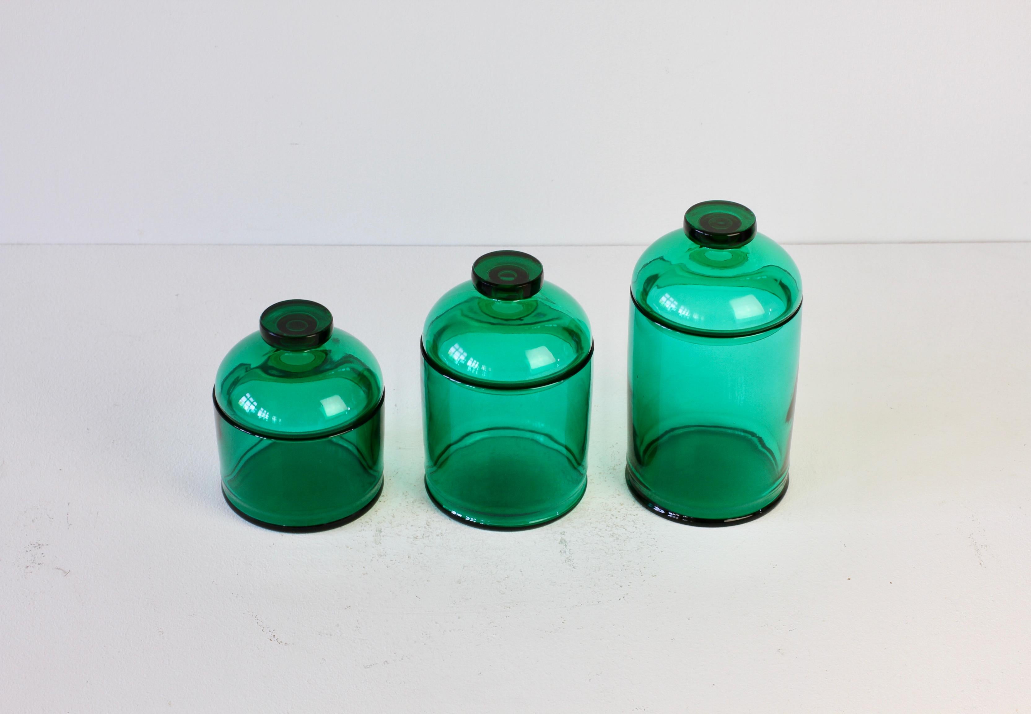 Cenedese Trio aus klaren, grünen italienischen Muranoglas-Apothekergläsern aus der Mitte des Jahrhunderts im Angebot 1