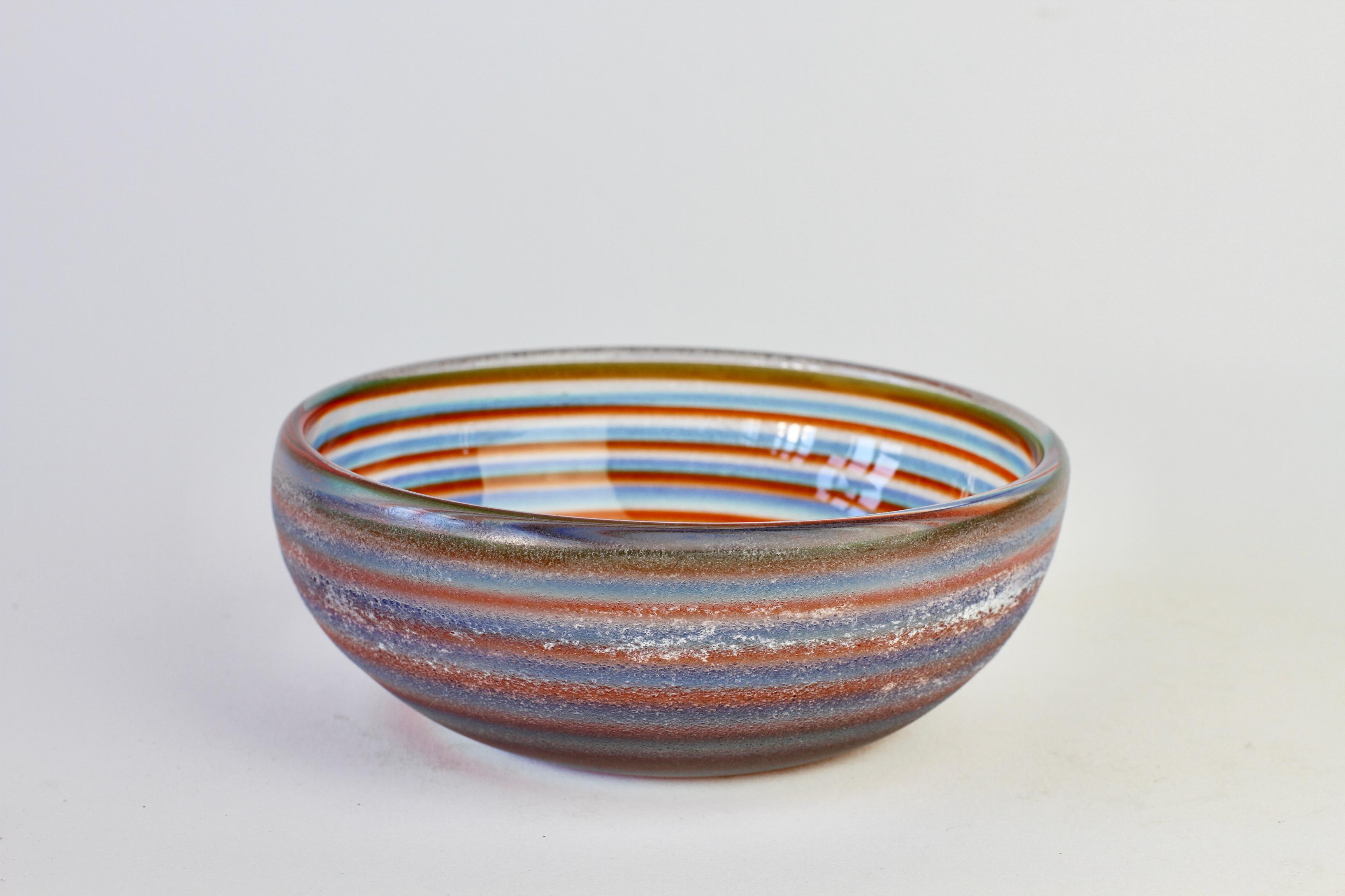 Cenedese Vintage Mid-Century 'Corroso' Murano Glass Bowl with Colorful Spiral In Excellent Condition In Landau an der Isar, Bayern