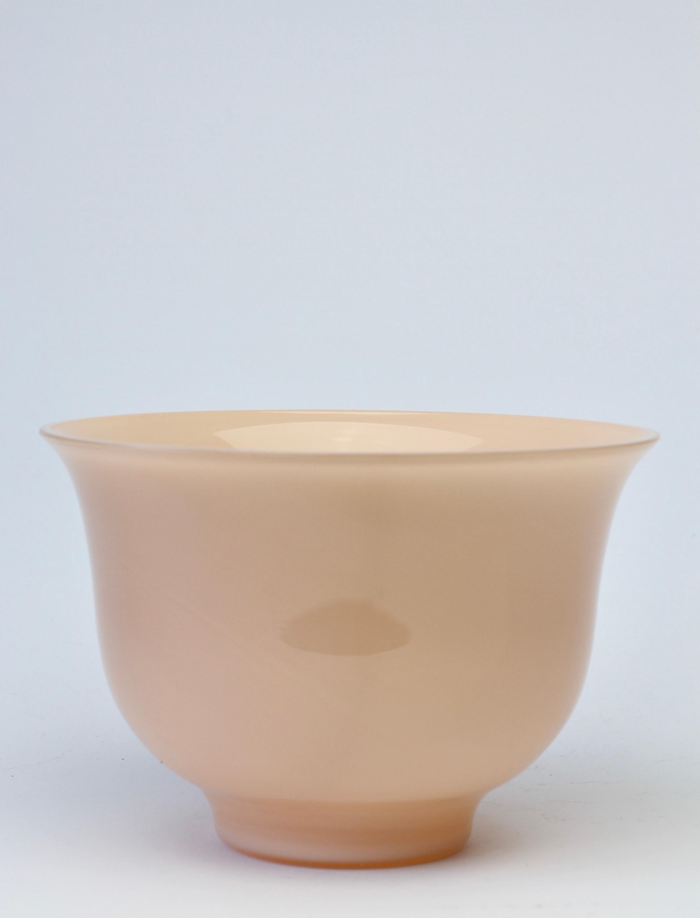 Mid-Century Modern Cenedese Vintage Midcentury Italian Nude Pink Murano Glass Bowl, Vase or Dish For Sale