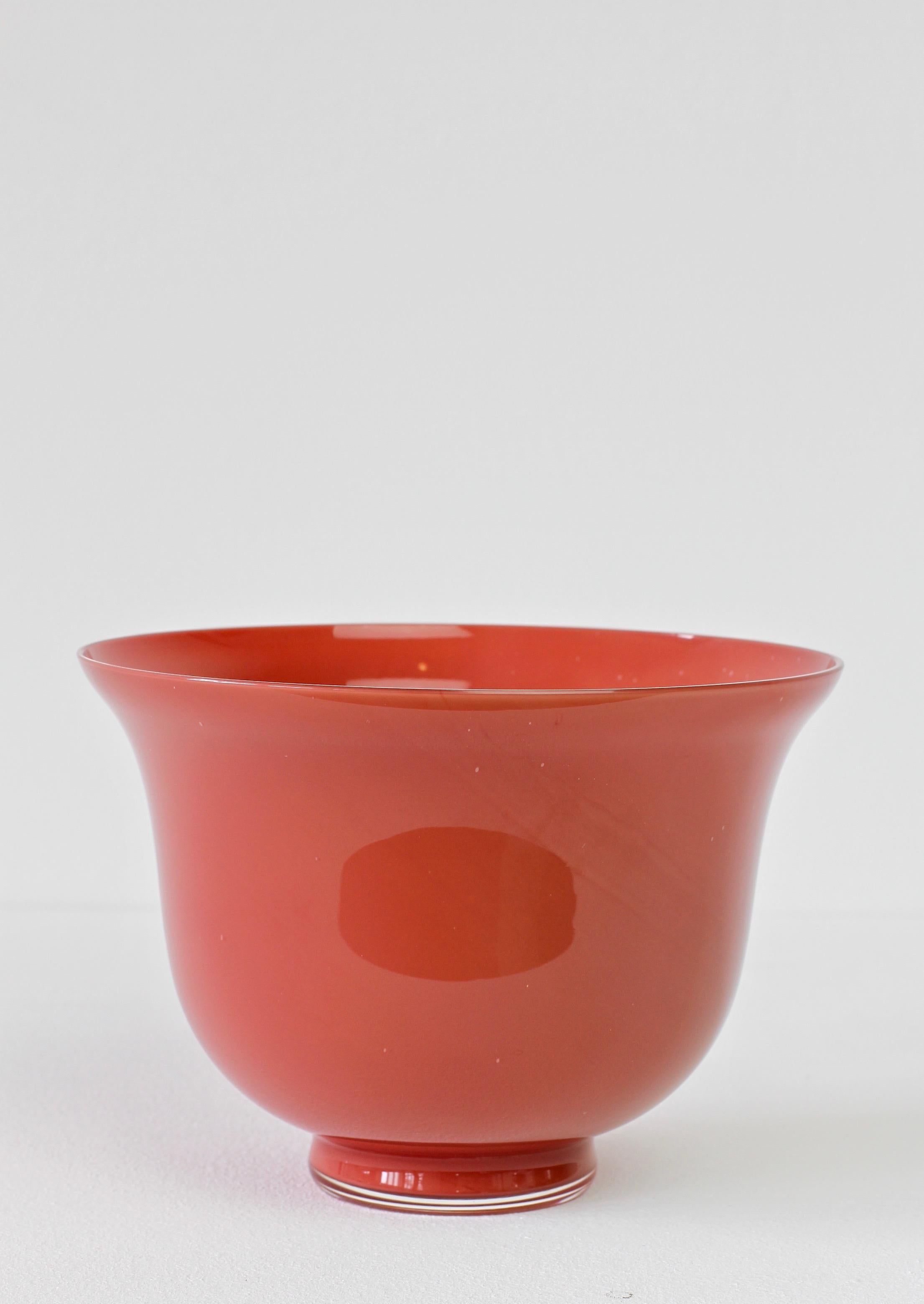 Mid-Century Modern Bol ou vase en verre de Murano rouge italien vintage du milieu du siècle dernier de Cenedese  en vente