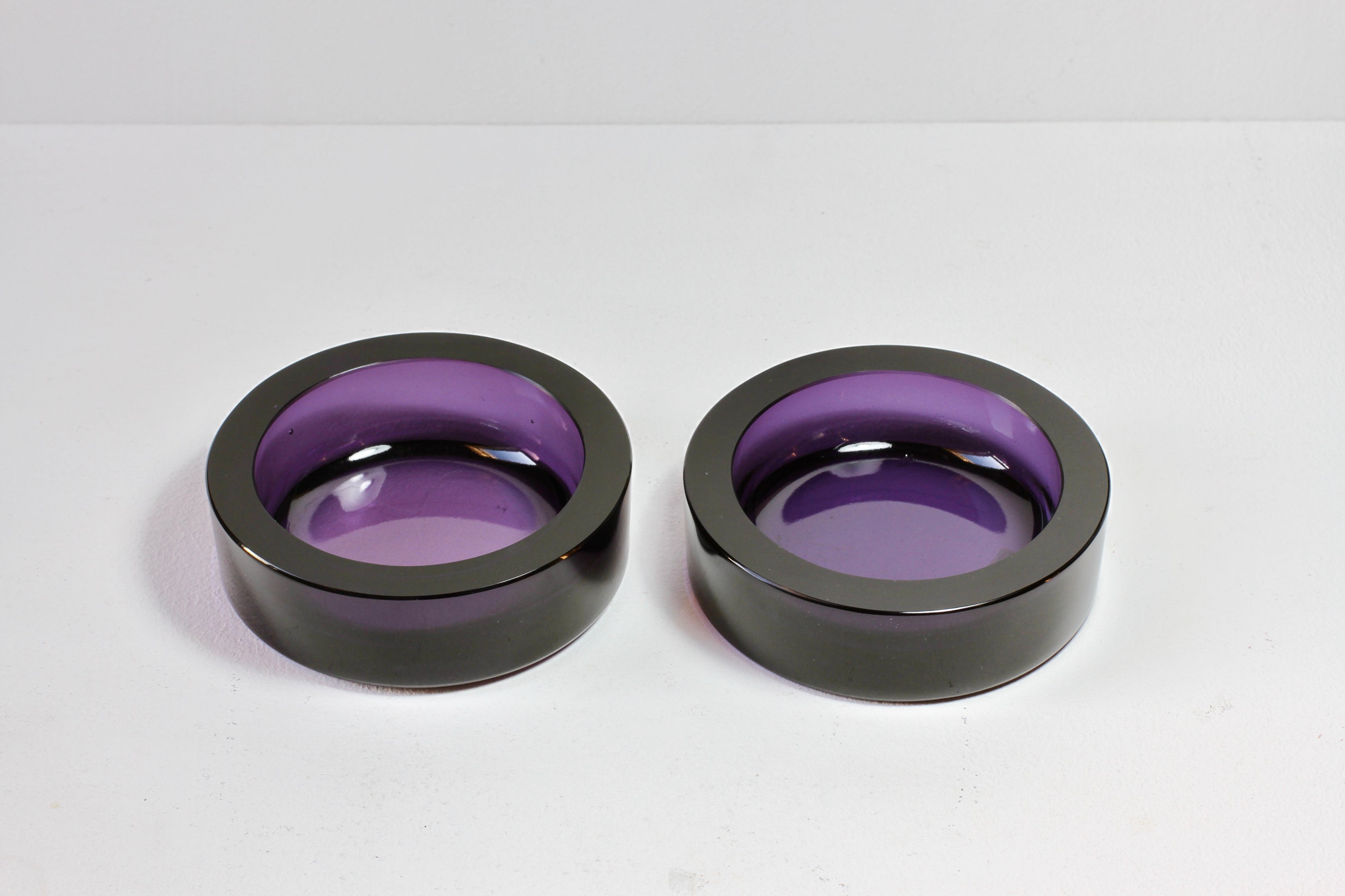 Mid-Century Modern Cenedese Vintage Pair of Purple Murano Glass Dishes, Bowls or Ashtrays 1970s For Sale