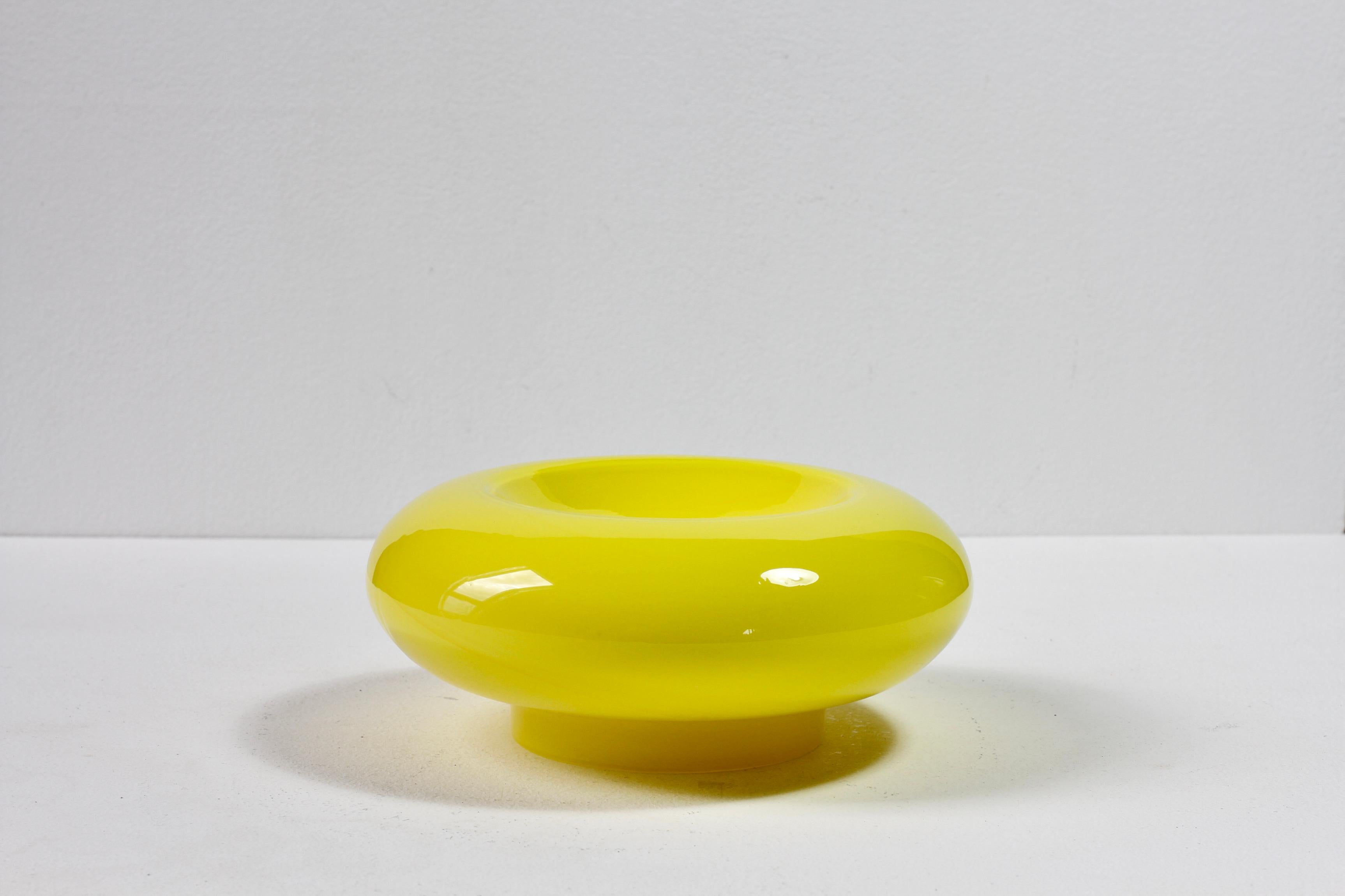 Cenedese Yellow Mid-Century Modern Italian Murano Glass Bowl or Vase attr. Nason In Good Condition For Sale In Landau an der Isar, Bayern