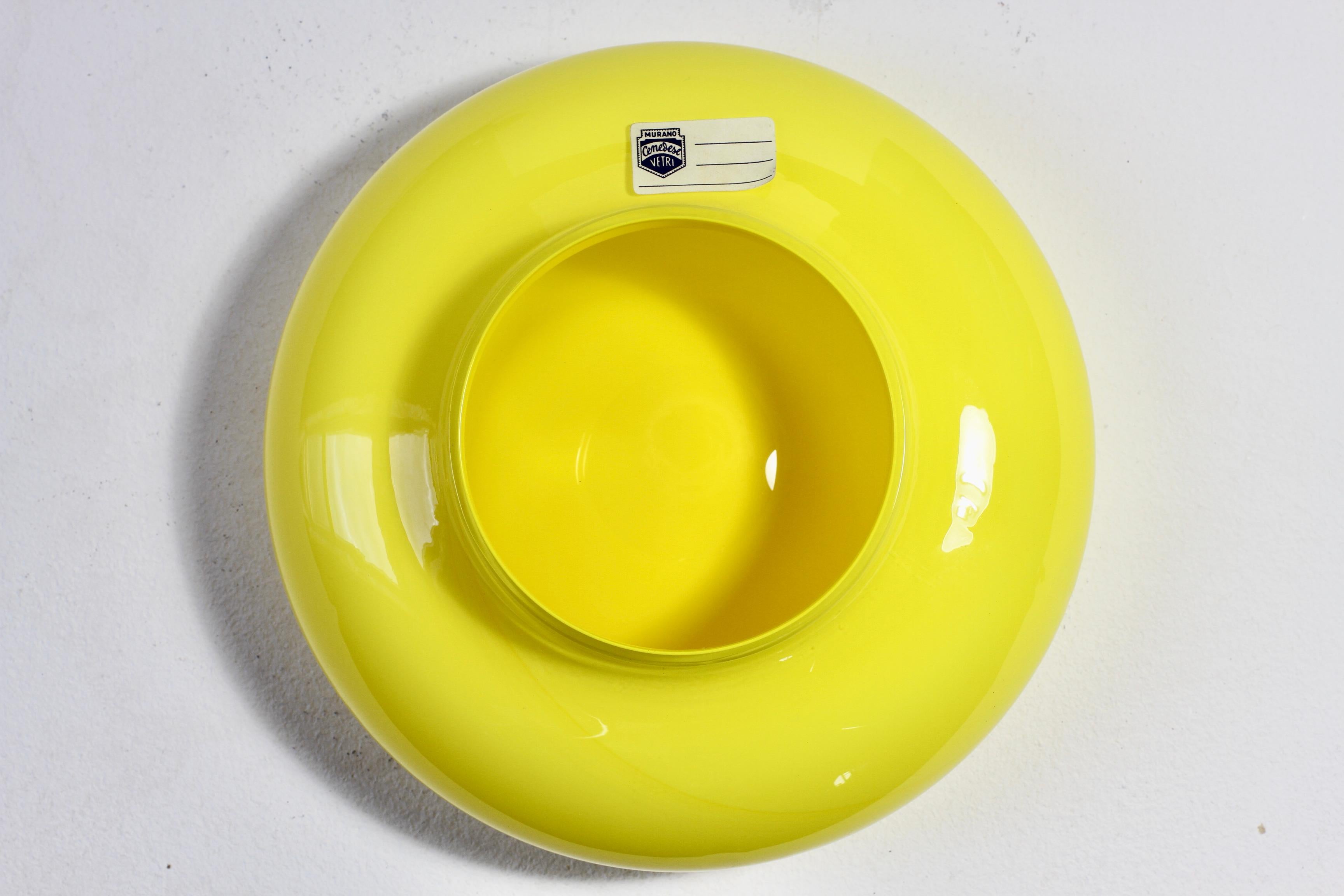 Cenedese Yellow Mid-Century Modern Italian Murano Glass Bowl or Vase attr. Nason en vente 3