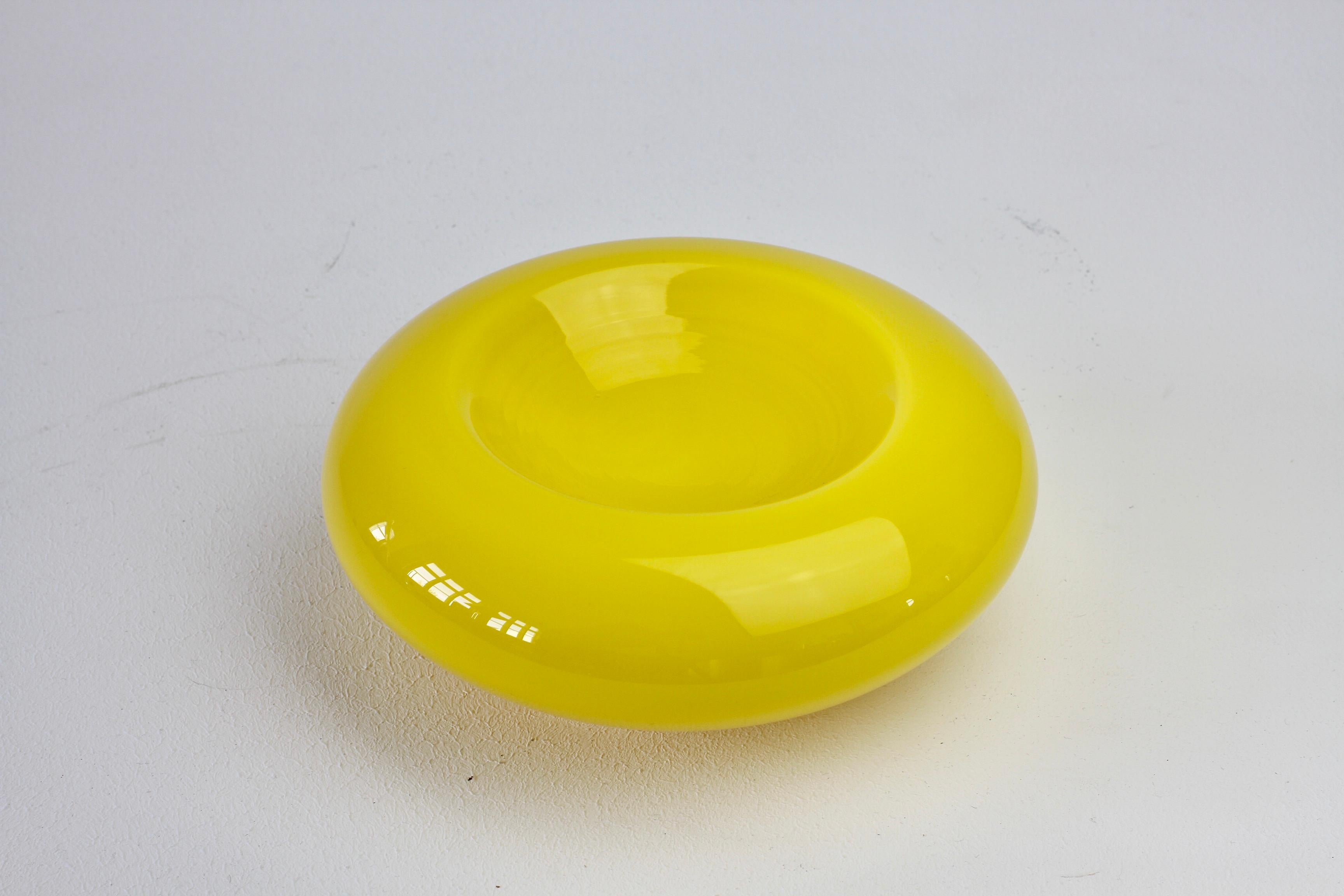 Wonderful vintage Mid-Century Modern glass bowl or vase in yellow by Cenedese of Murano, Italy. 

This can be used as a bowl or as a vase when turned upside down - perfect for displaying short stemmed decorative flowers.

A fun, funky and bright