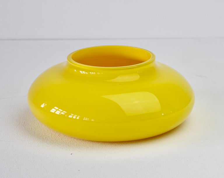 Cenedese Yellow Mid-Century Modern Italian Murano Glass Bowl or Vase For Sale 1
