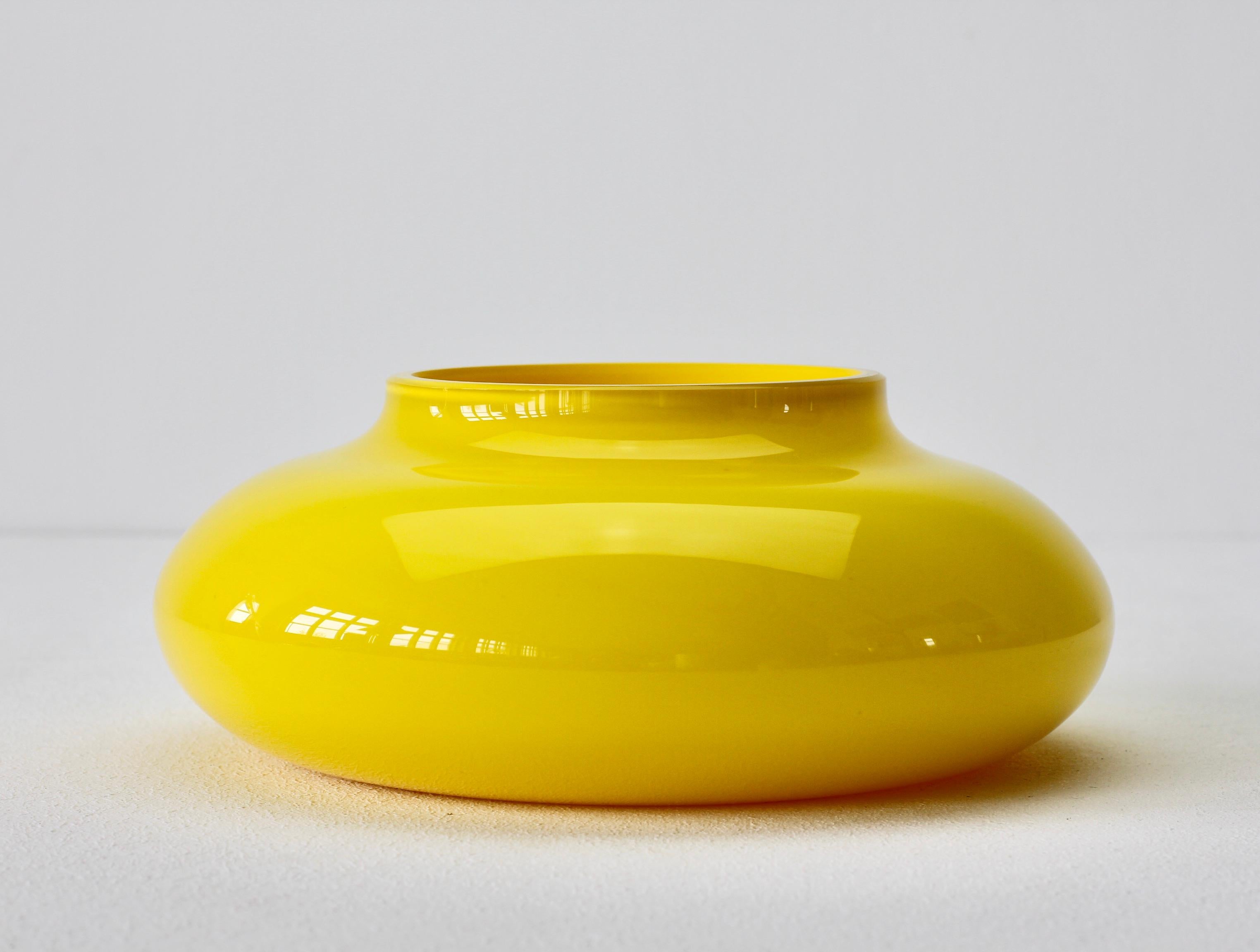20th Century Cenedese Yellow Mid-Century Modern Italian Murano Glass Bowl or Vase