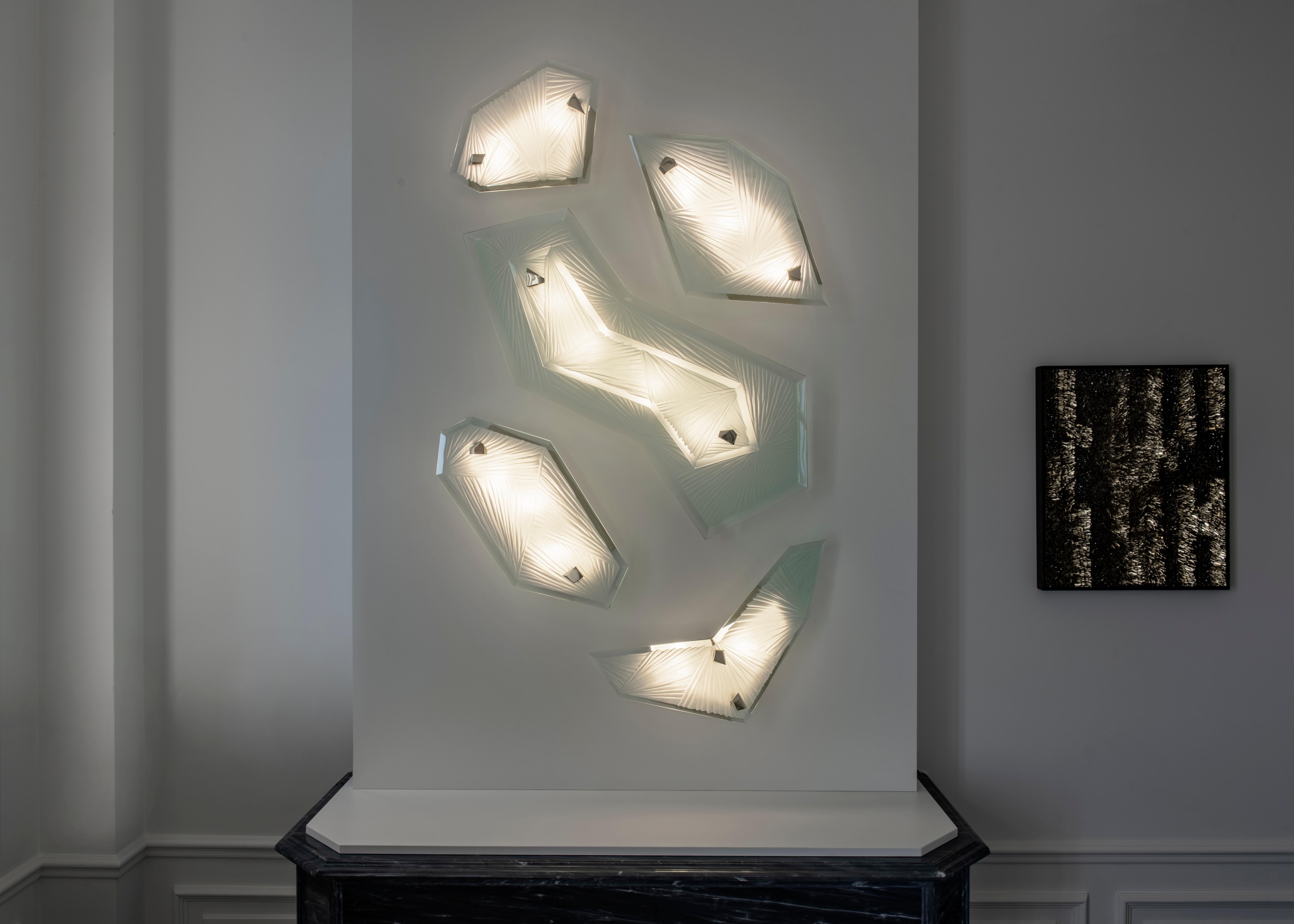 'Cenote 3' Sculptural Wall Sconce in Studio Glass and Brass by Domenico Ghirò For Sale 1