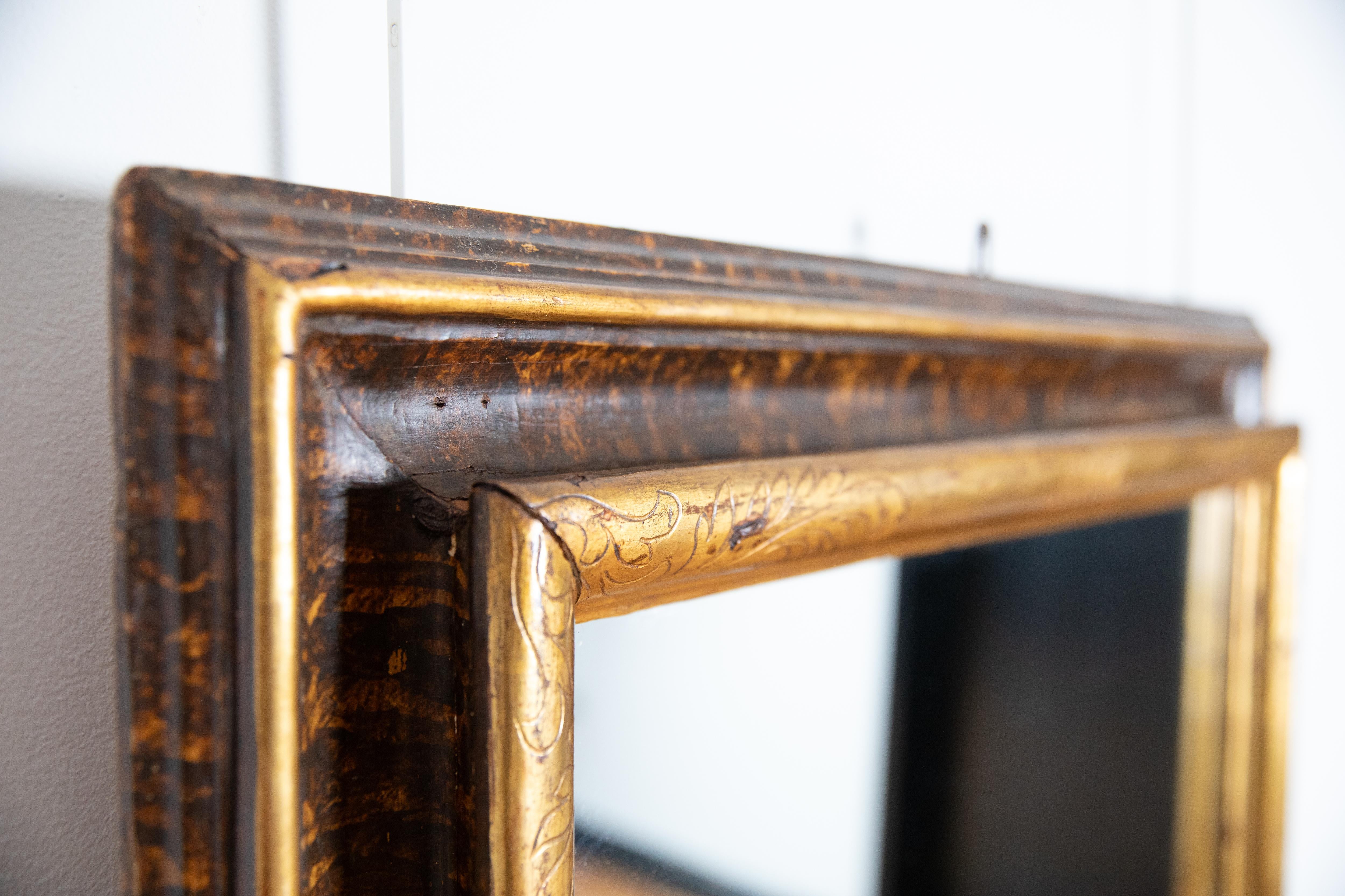 Louis XIV Miroir central italien en bois doré et peint à la fausse tortue, 2e quart du 18e siècle en vente