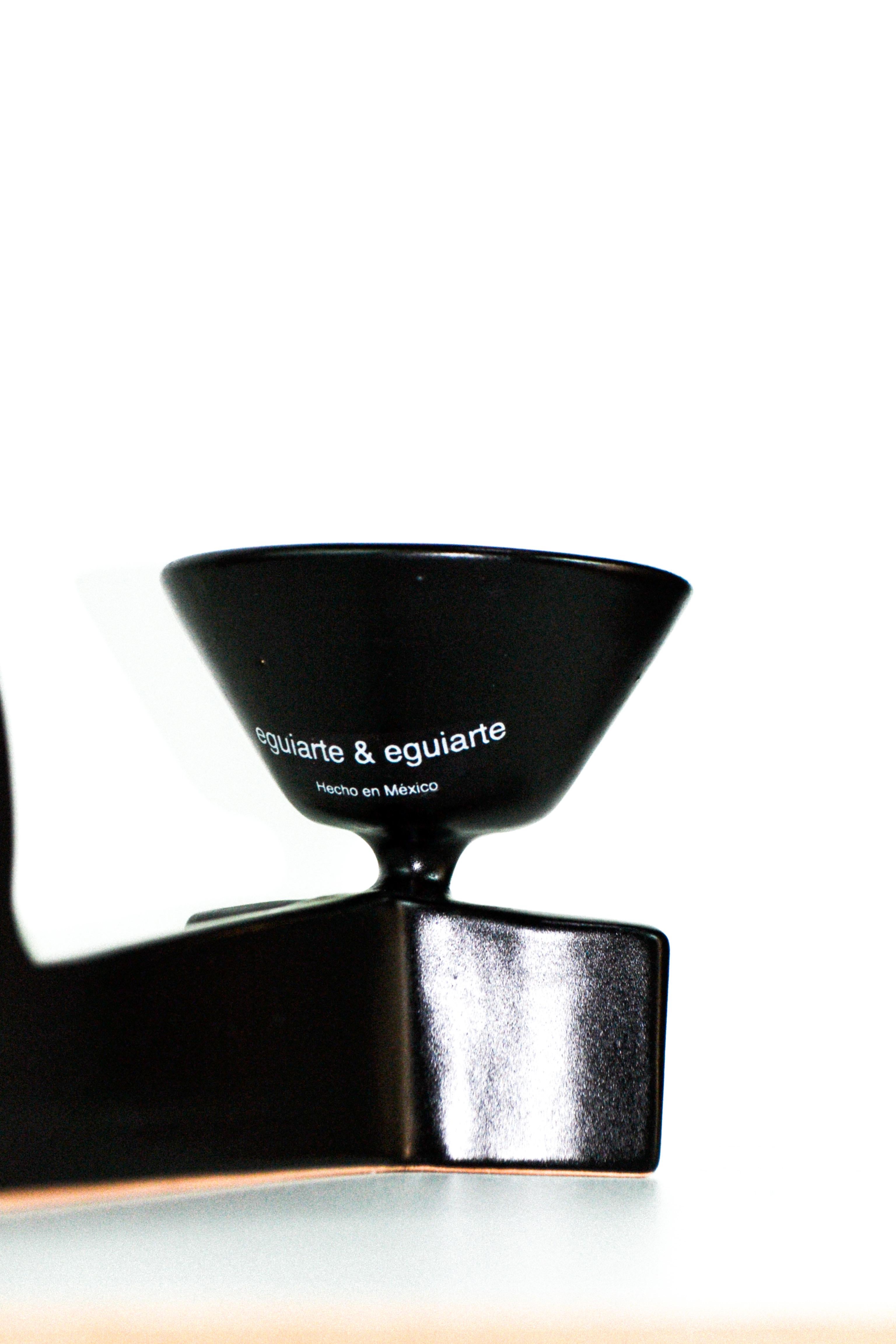 Encensoir en céramique émaillée noir brillant par Eguiarte & Eguiarte Neuf - En vente à Geneve, CH