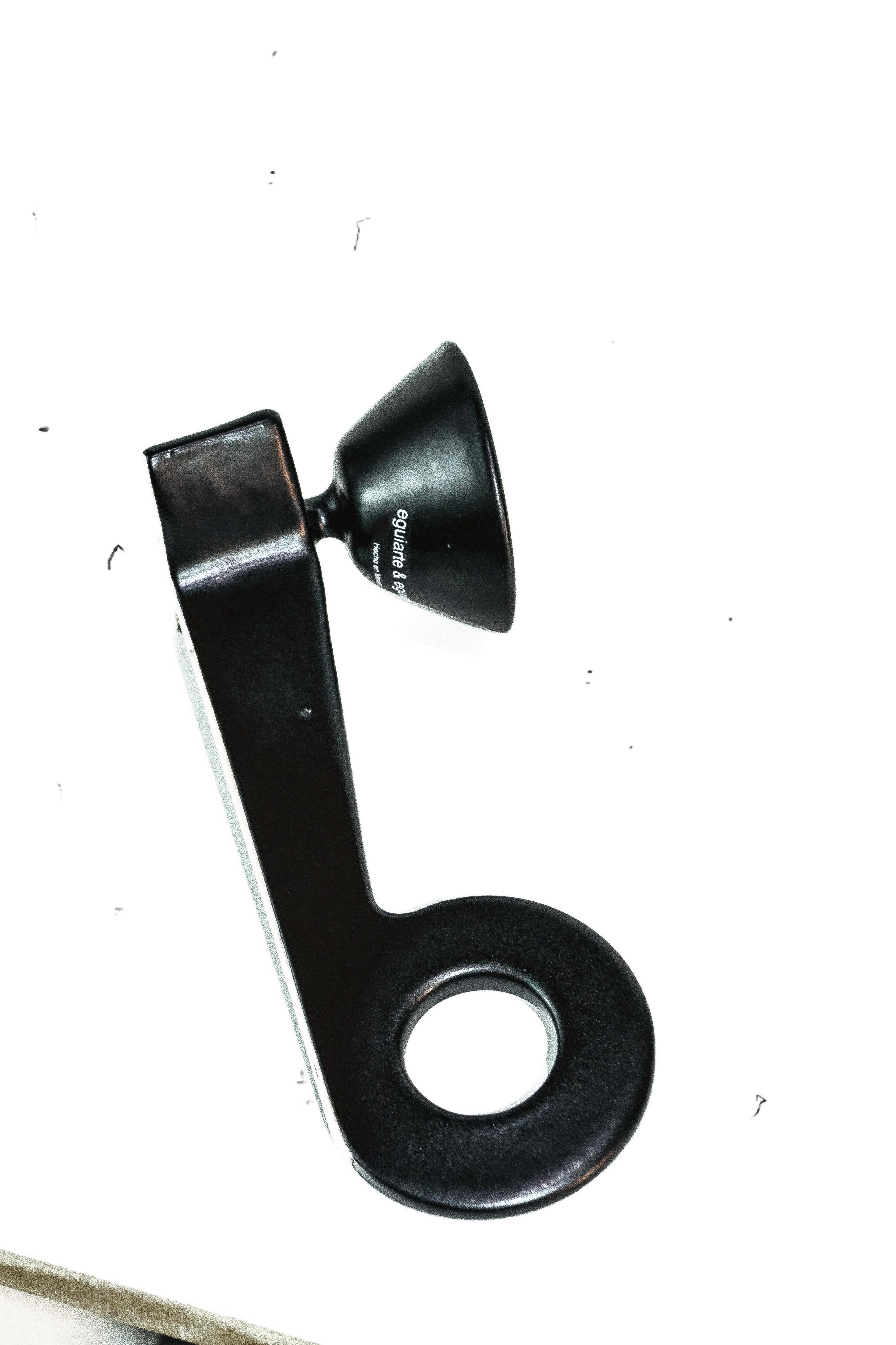 XXIe siècle et contemporain Encensoir en céramique émaillée noir brillant par Eguiarte & Eguiarte en vente