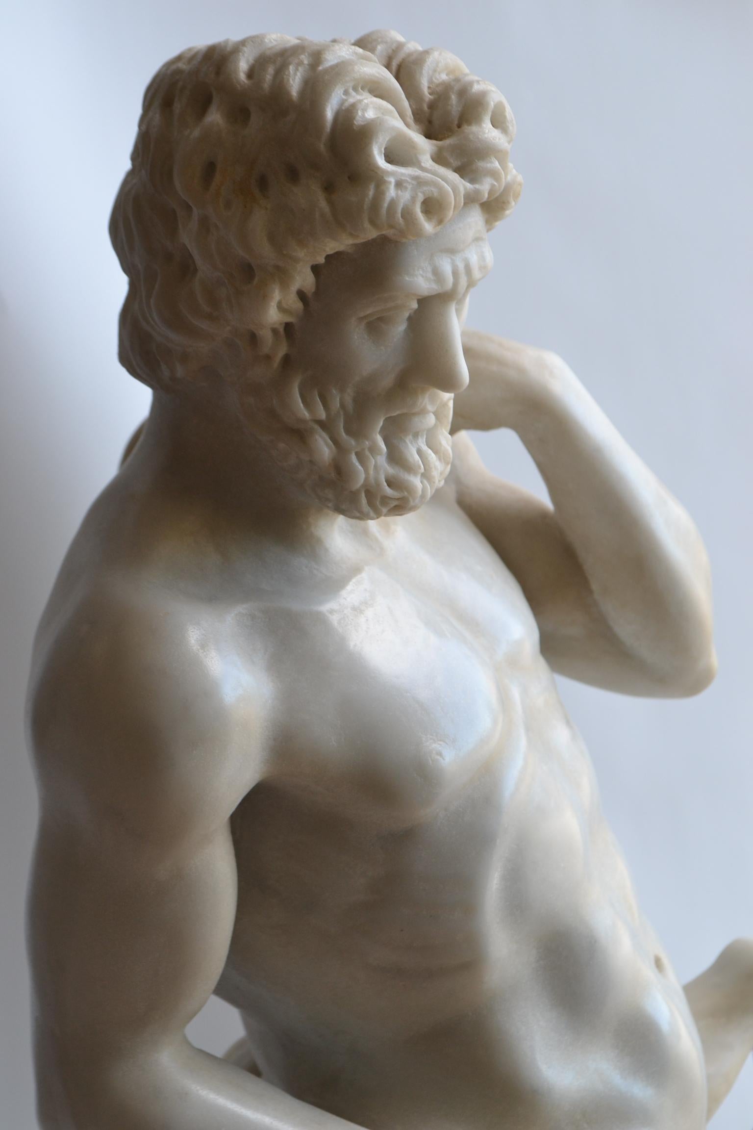 Centaure sculpté sur marbre blanc de Carrare - fabriqué en Italie - fait à la main en vente 2