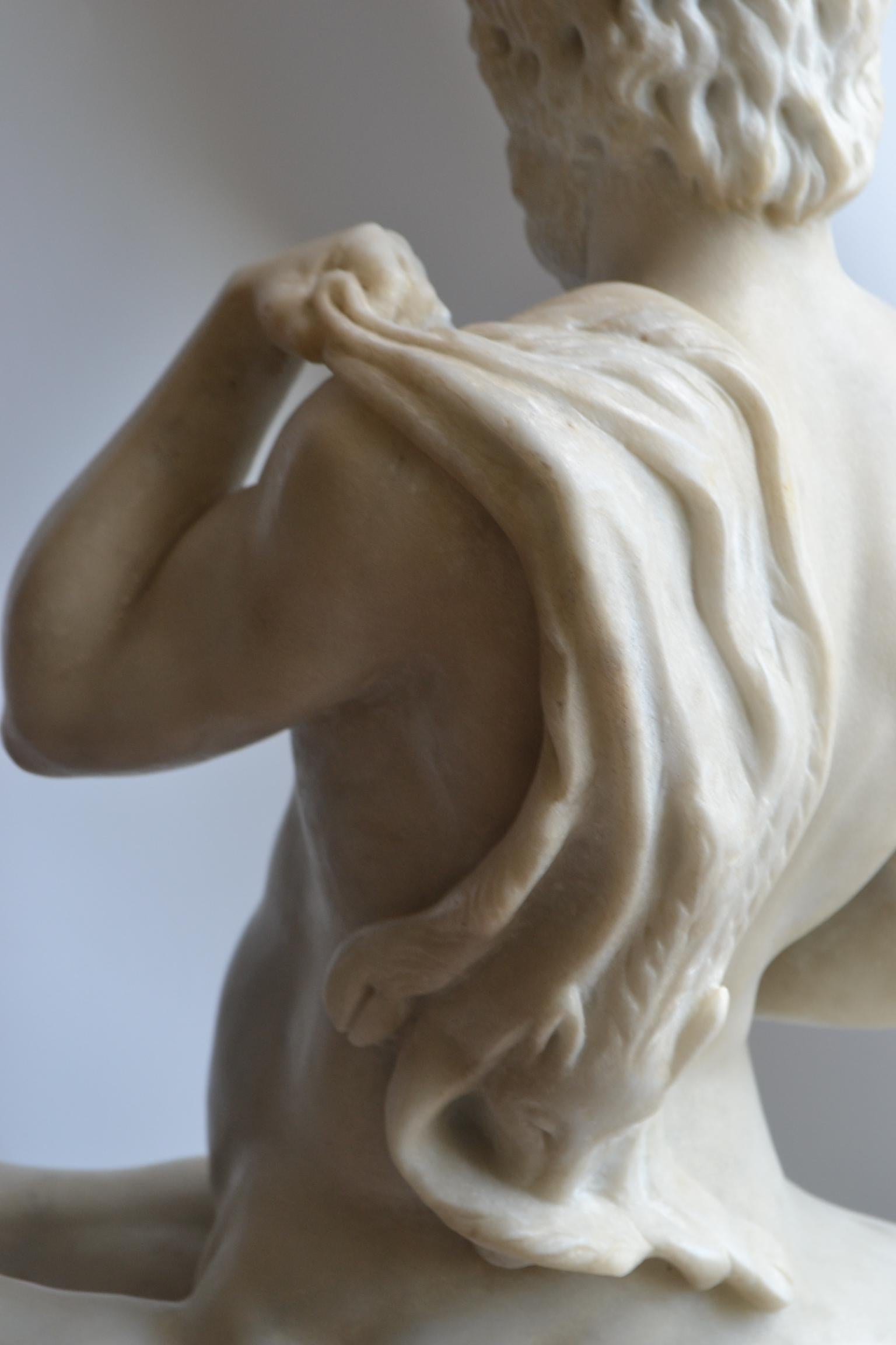 Centaure sculpté sur marbre blanc de Carrare - fabriqué en Italie - fait à la main en vente 5