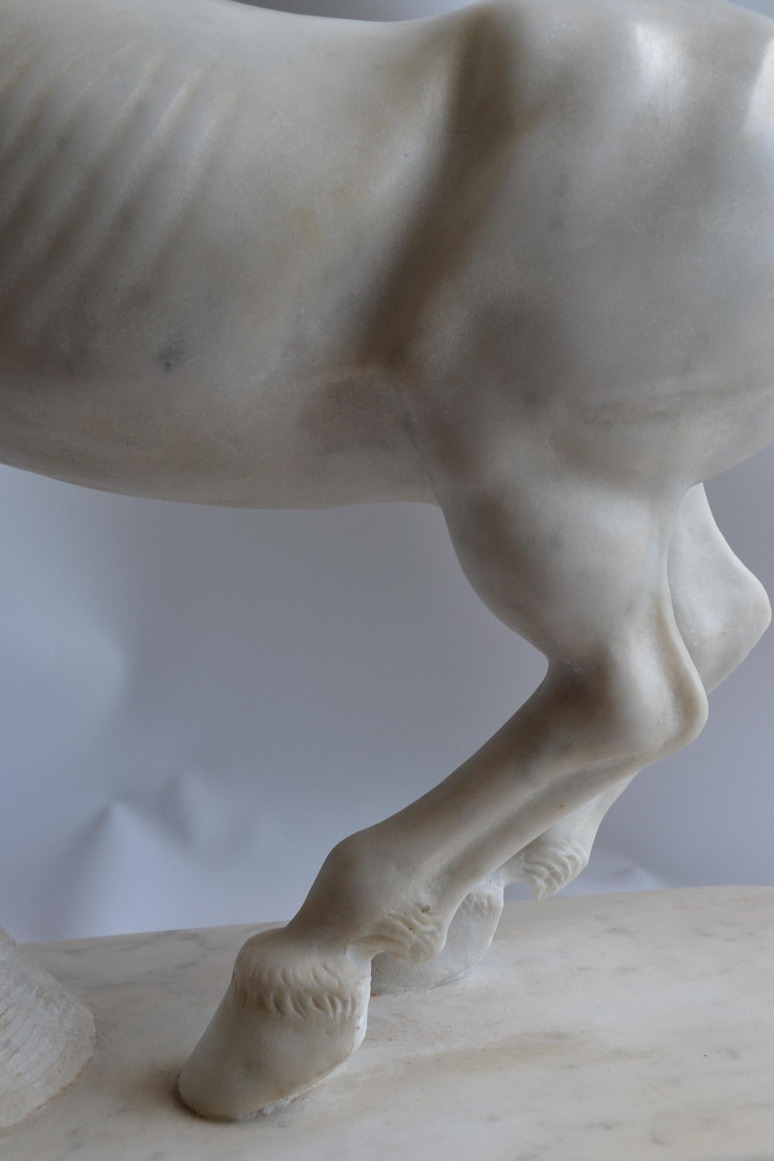 Centaure sculpté sur marbre blanc de Carrare - fabriqué en Italie - fait à la main en vente 8