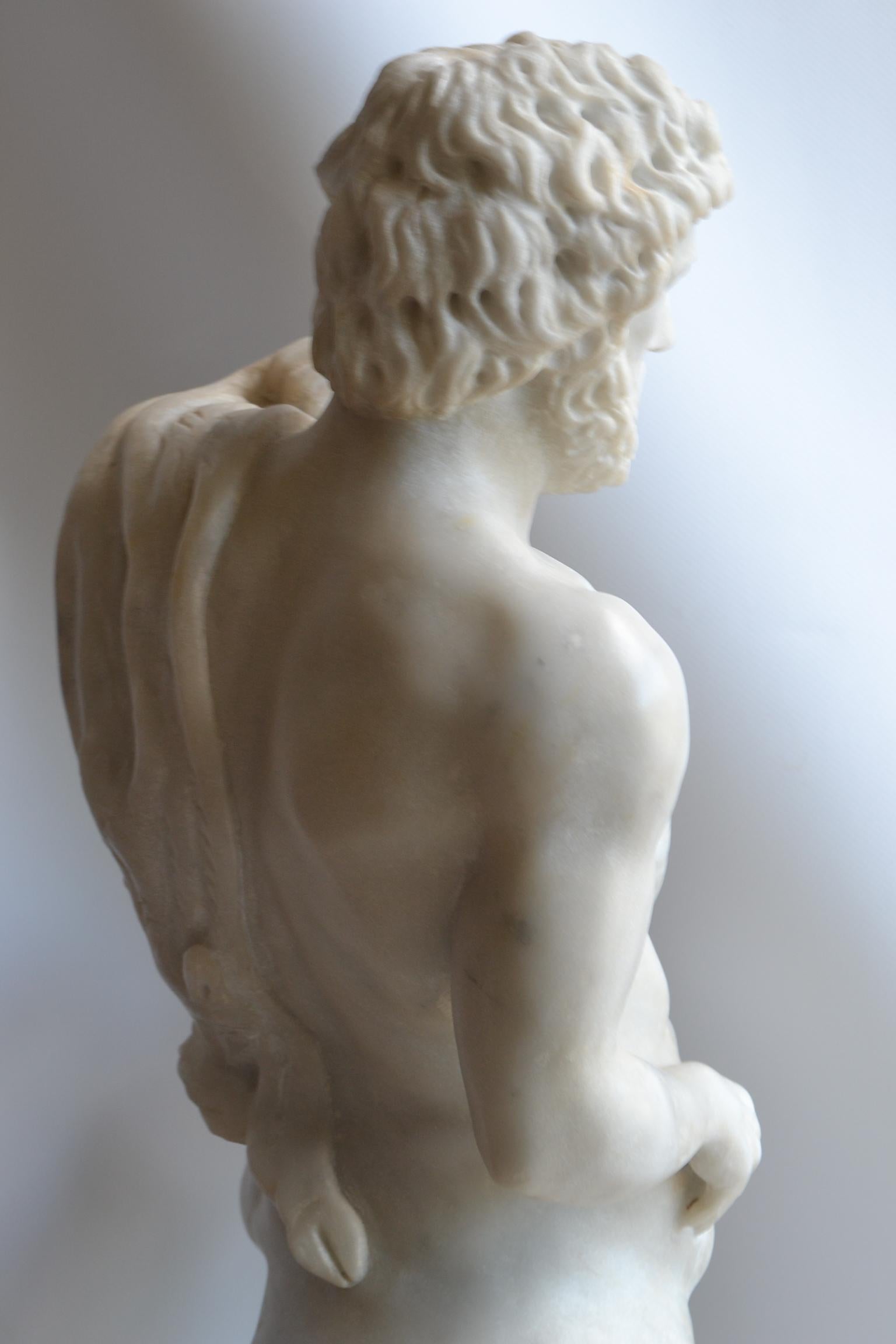 Centaure sculpté sur marbre blanc de Carrare - fabriqué en Italie - fait à la main en vente 11