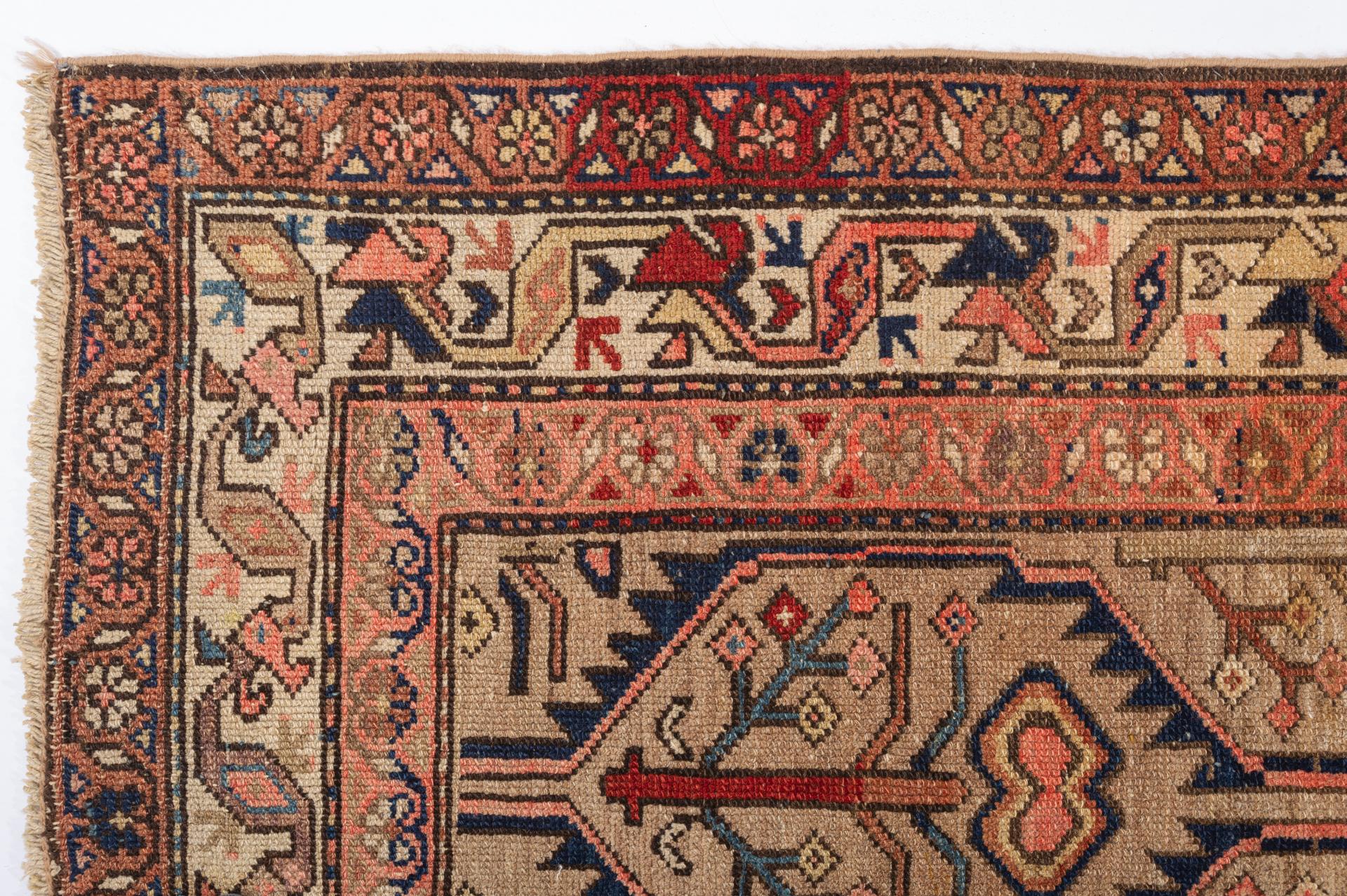Center Asia Carpet In Excellent Condition For Sale In Alessandria, Piemonte