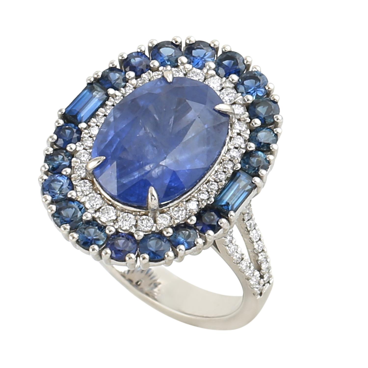 Ceylon Blue Sapphire Cocktail Ring Accented With Baguette & Round Sapphire In New Condition For Sale In New York, NY