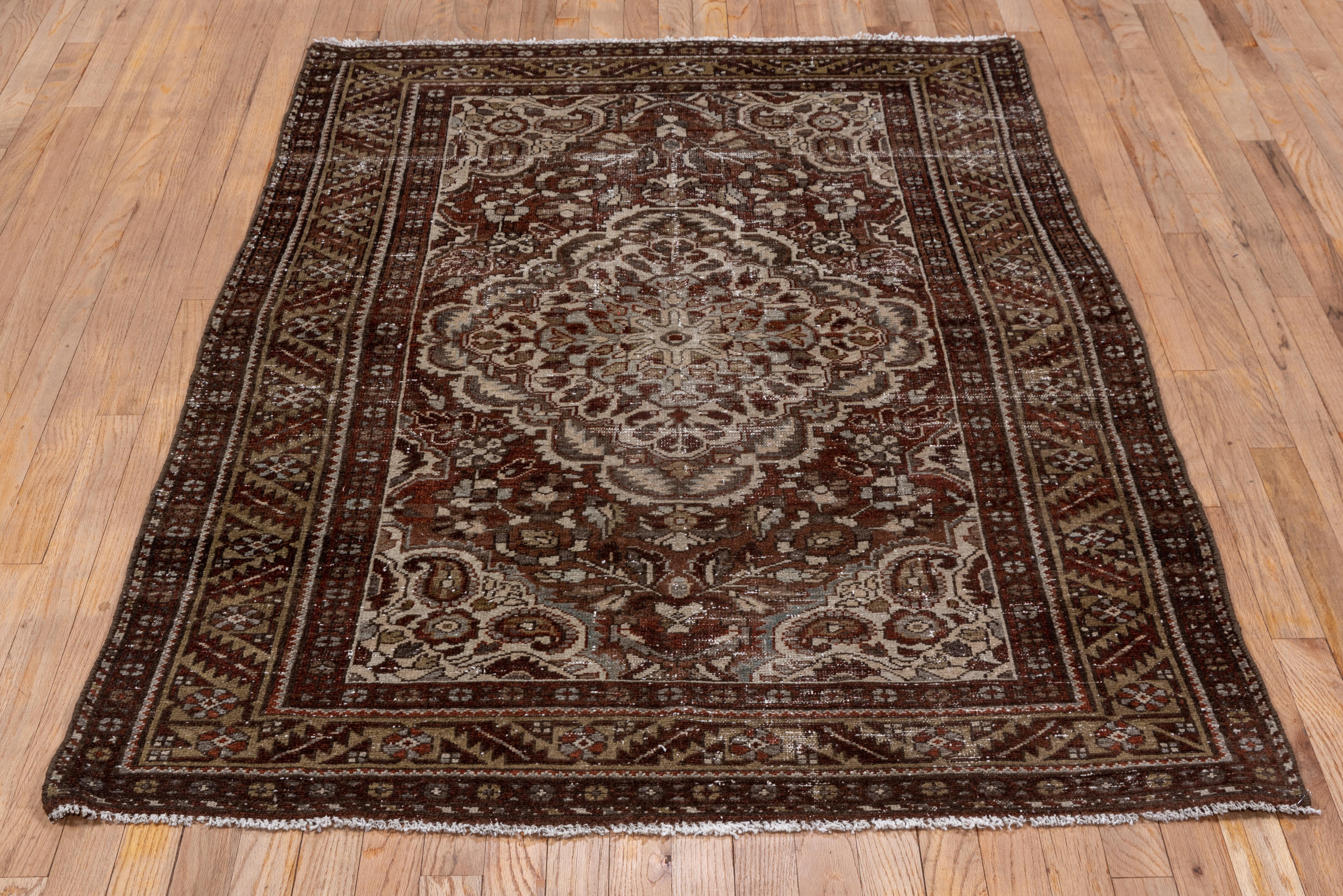 Center Diamond Medallion Rug in Rusted Grape For Sale 2