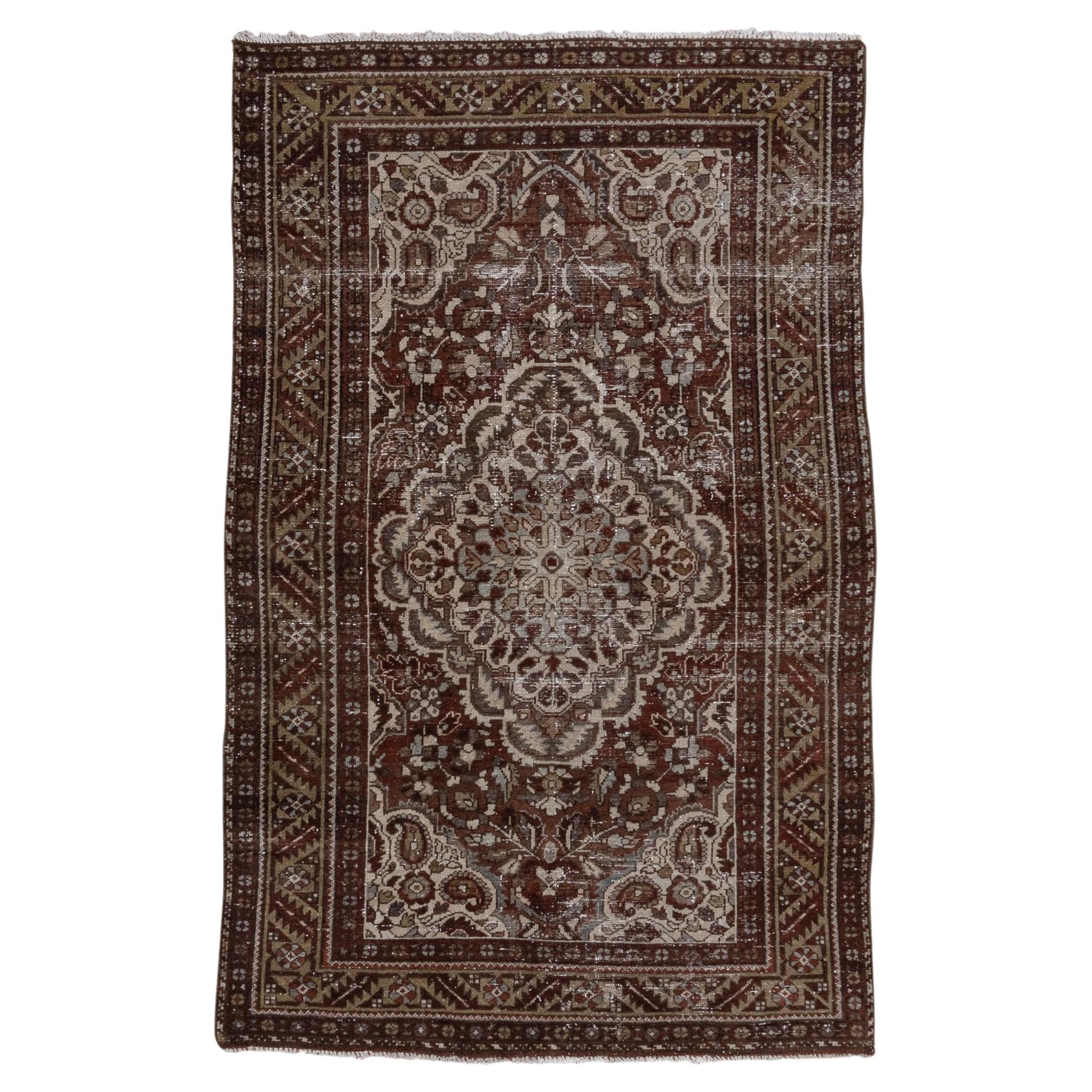 Center Diamond Medallion Rug in Rusted Grape For Sale