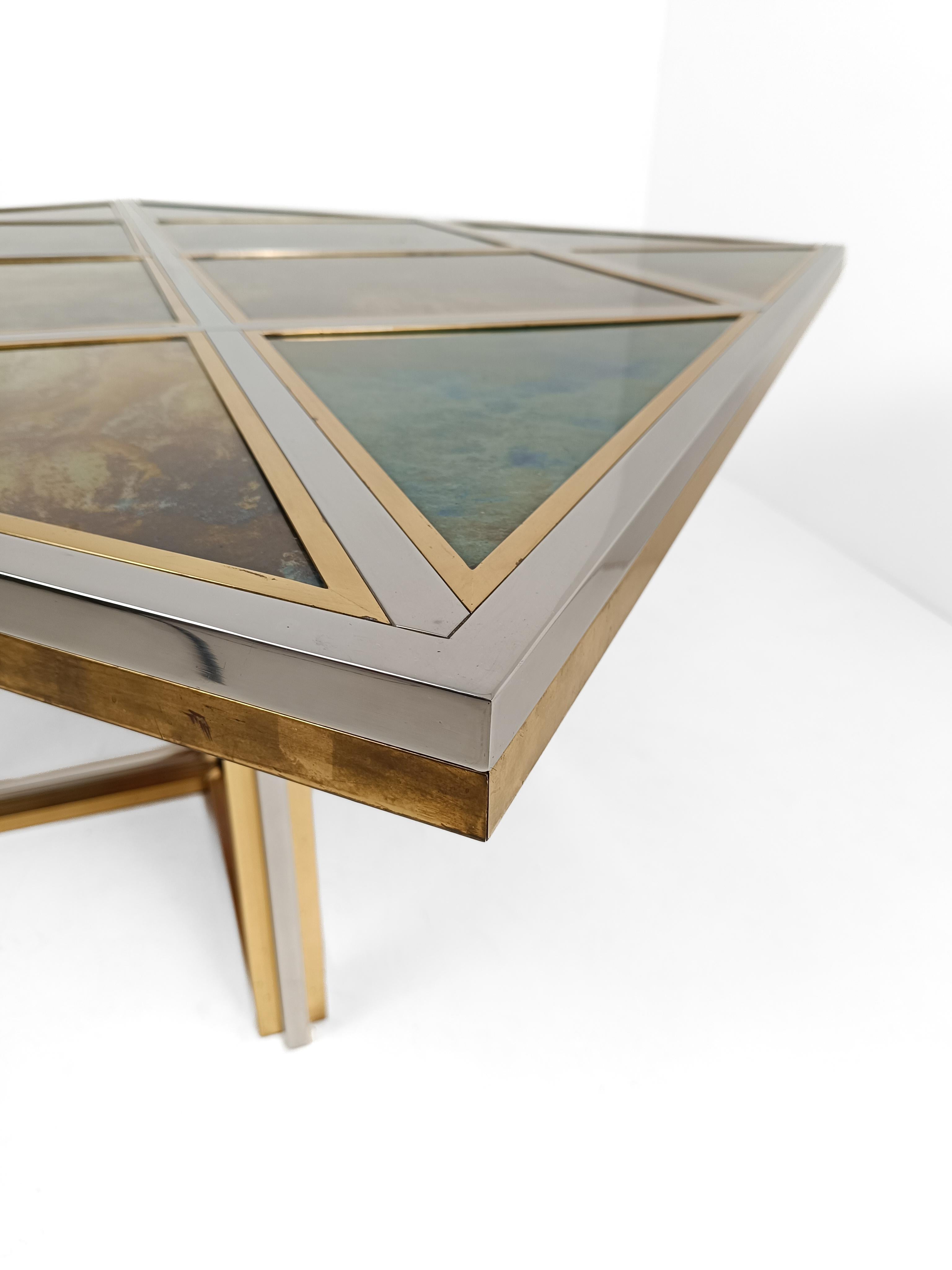 Laiton Table centrale/de salle à manger en Lucite, laiton et métal chromé de Romeo Rega, Italie, années 70 en vente