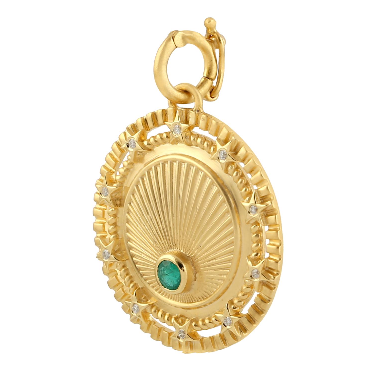 Artisan Pendentif centre émeraude avec diamants en or jaune 14 carats en vente