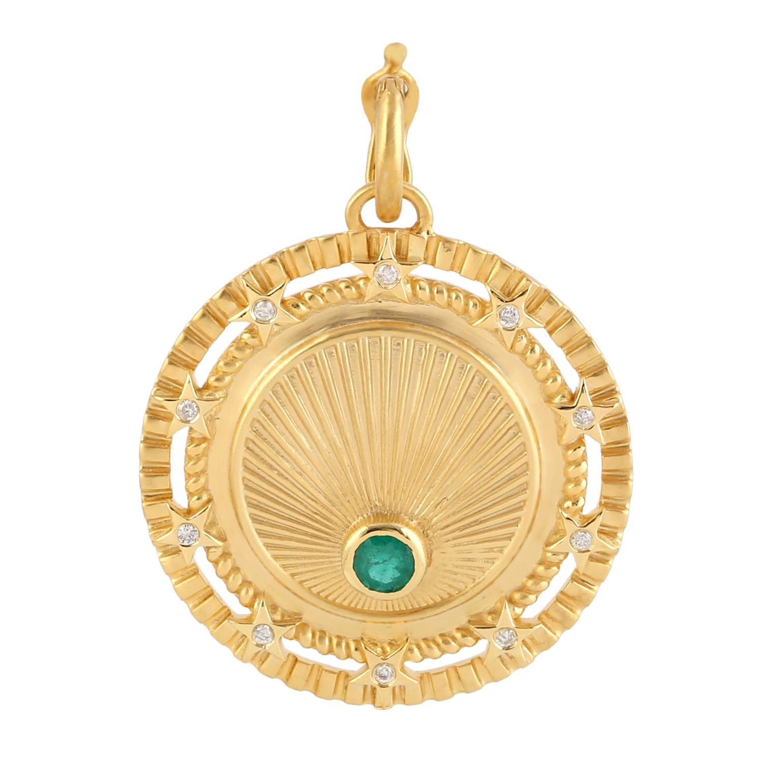 Pendentif centre émeraude avec diamants en or jaune 14 carats Neuf - En vente à New York, NY