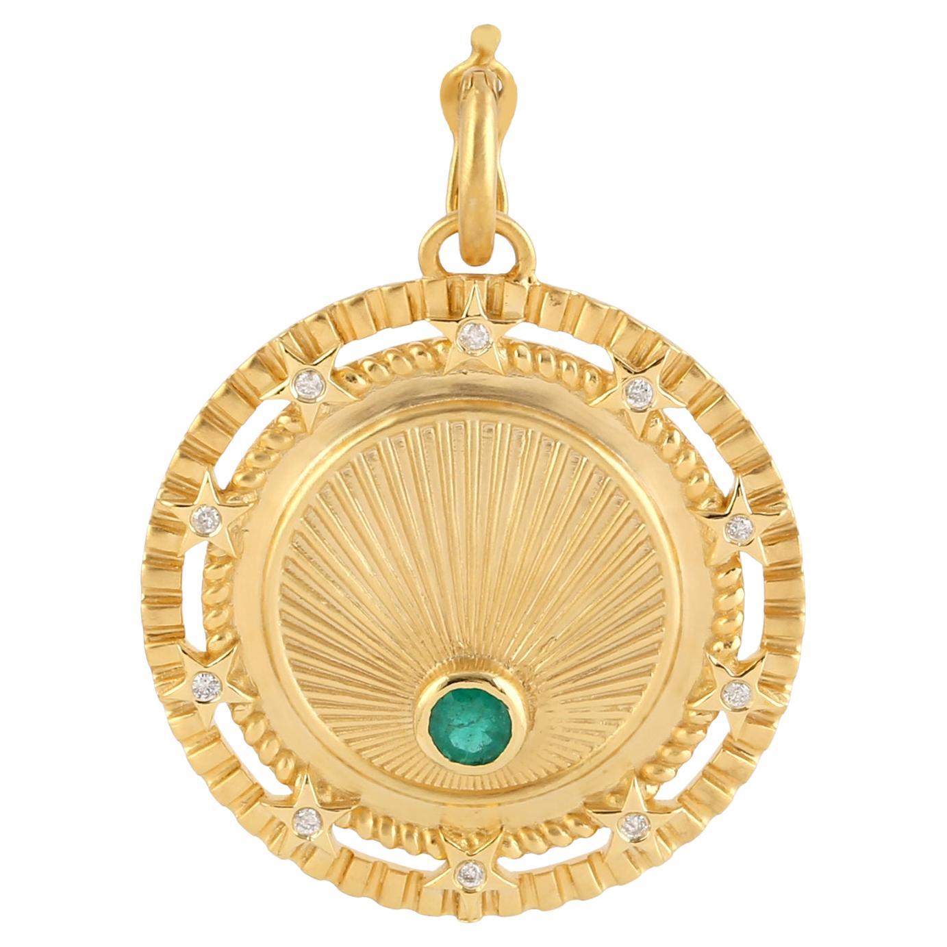 Pendentif centre émeraude avec diamants en or jaune 14 carats