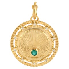 Pendentif centre émeraude avec diamants en or jaune 14 carats