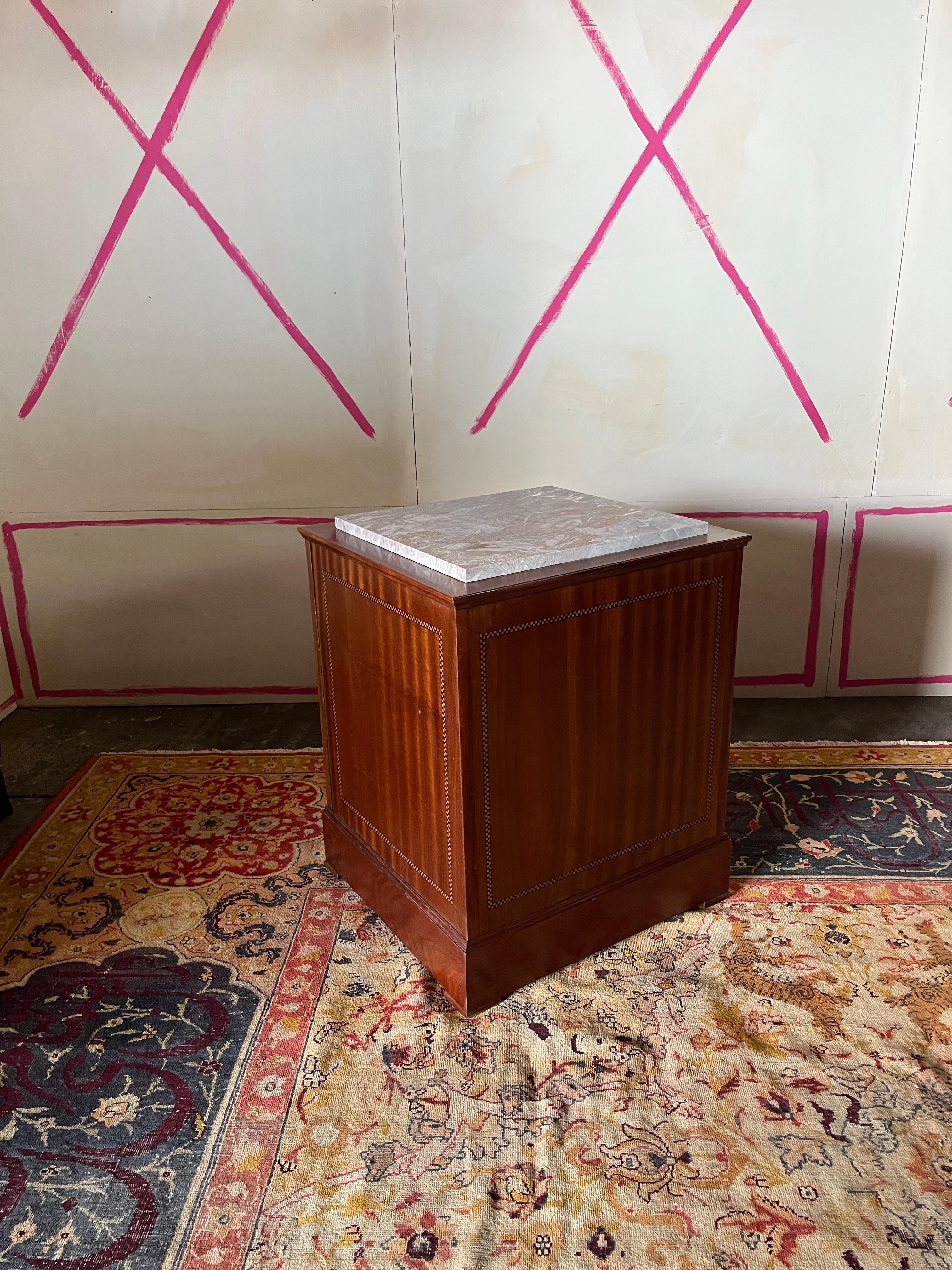 Meuble Jugendstil à piédestal central en vente 2
