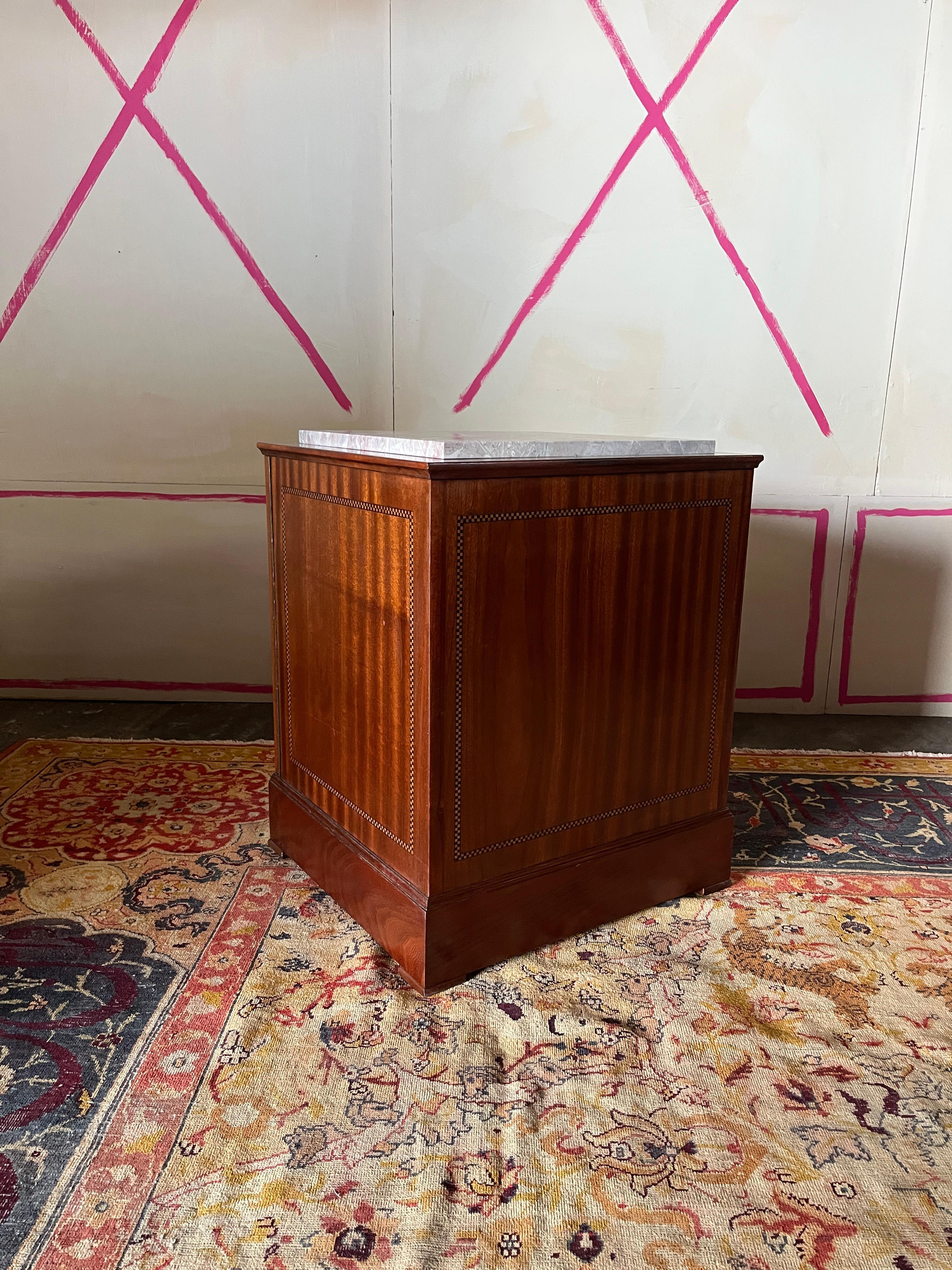 Meuble Jugendstil à piédestal central en vente 3