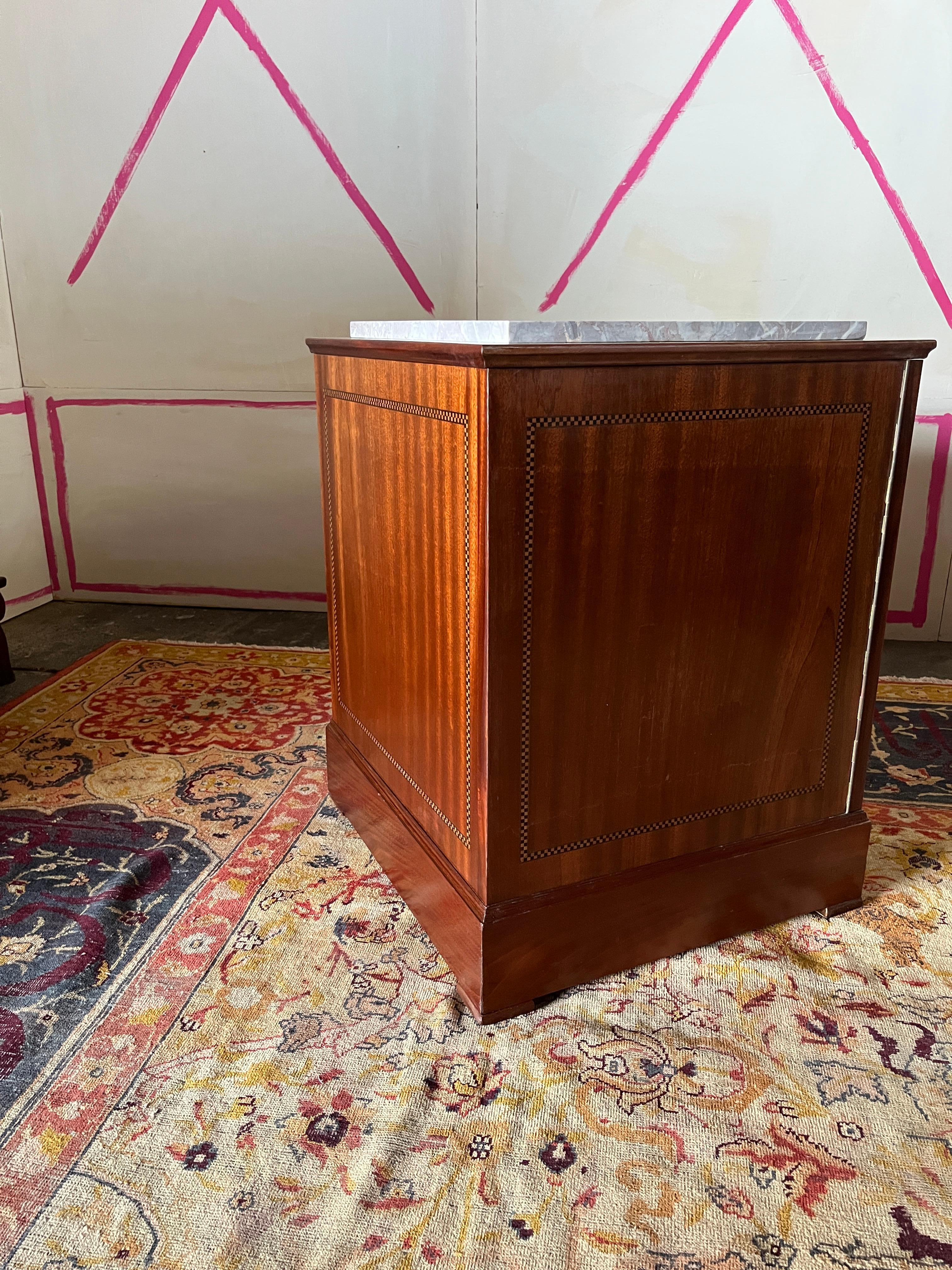 Meuble Jugendstil à piédestal central en vente 4