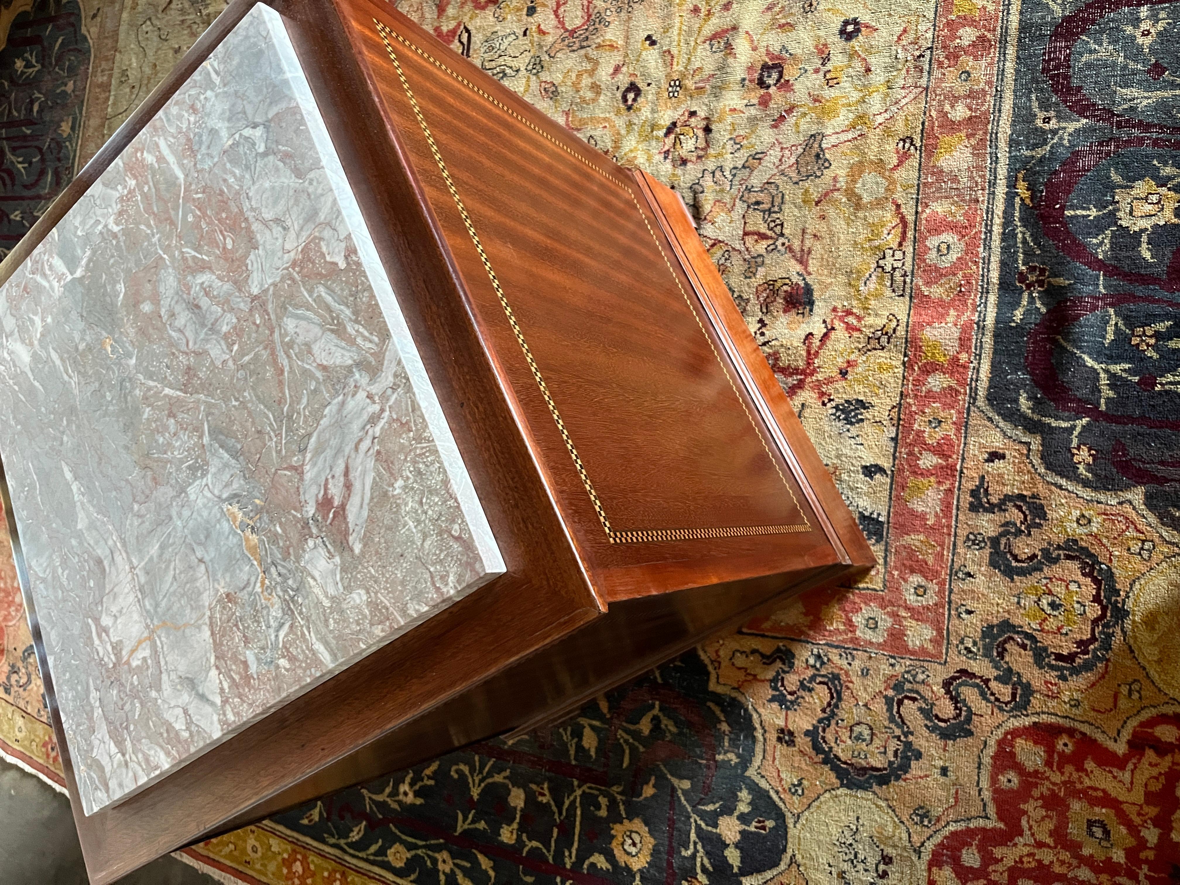 Meuble Jugendstil à piédestal central en vente 8