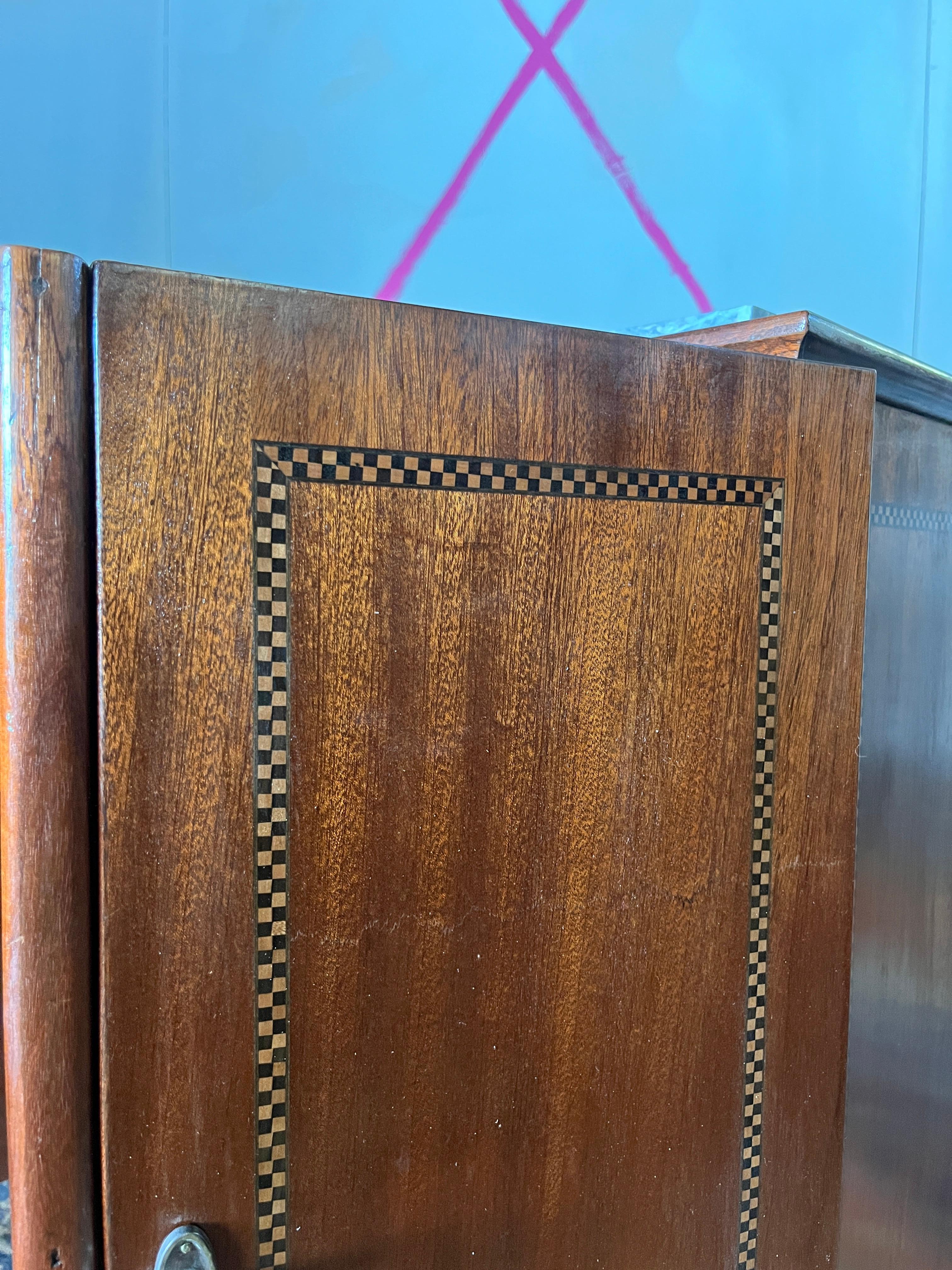 Allemand Meuble Jugendstil à piédestal central en vente