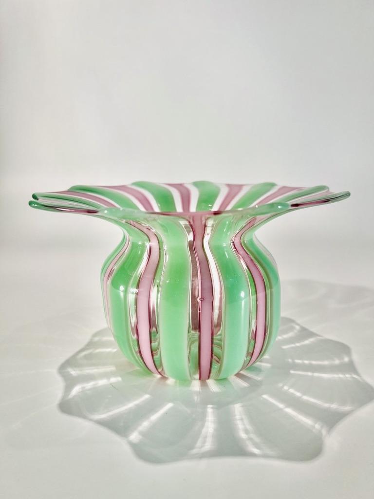 Incroyable vase en verre de Murano tricolore par SILVANI pour Fratelli Toso 1990.