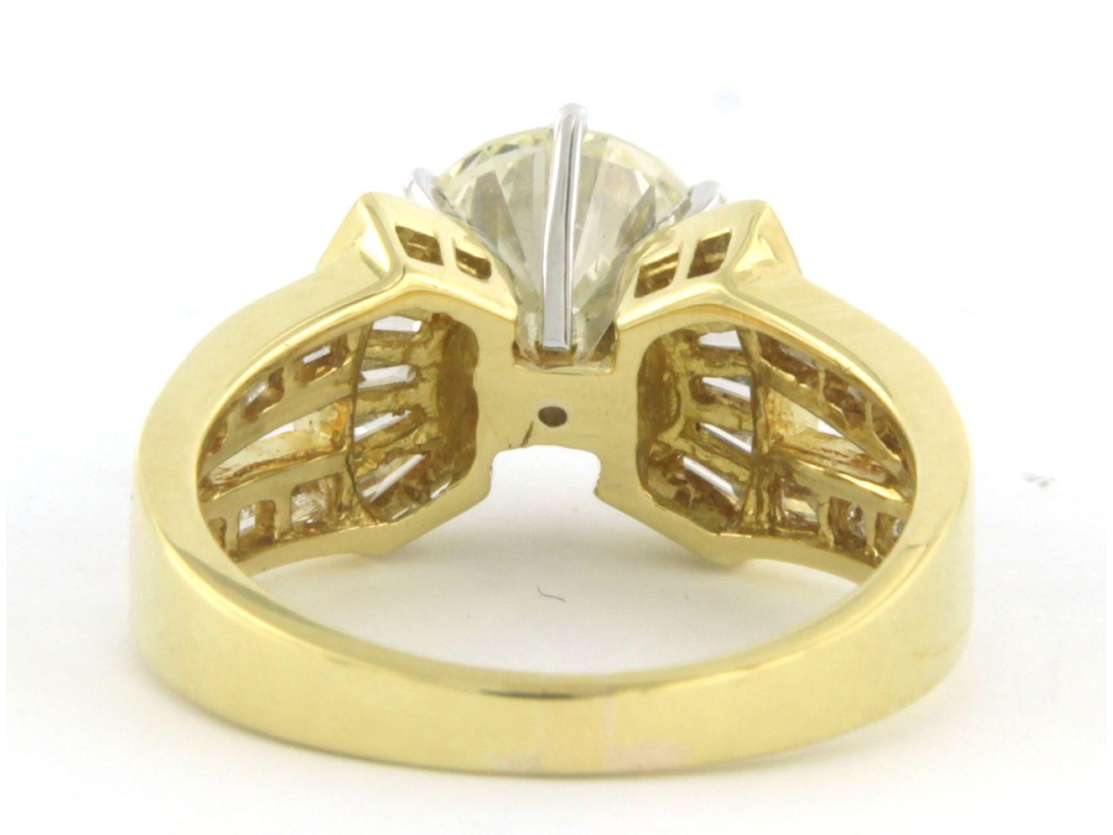 Women's Center stone brilliant cut up to 2.20ct and diamonds up to 1.20ct 18k gold ring For Sale
