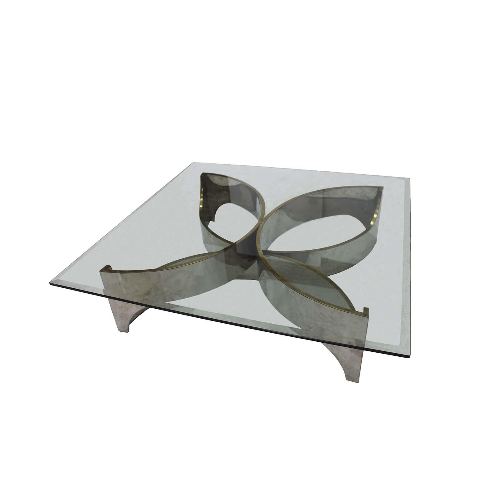 Center table attributed to Frank Stella with flower-shaped chrome metal structure and transparent glass top. USA 80's.

Measurements: W 140 x D 140 x H 35 cm

Every item LA Studio offers is checked by our team of 10 craftsmen in our in-house