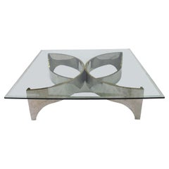 Table centrale carrée attribuée à Frank Stella, plateau chromé et verre