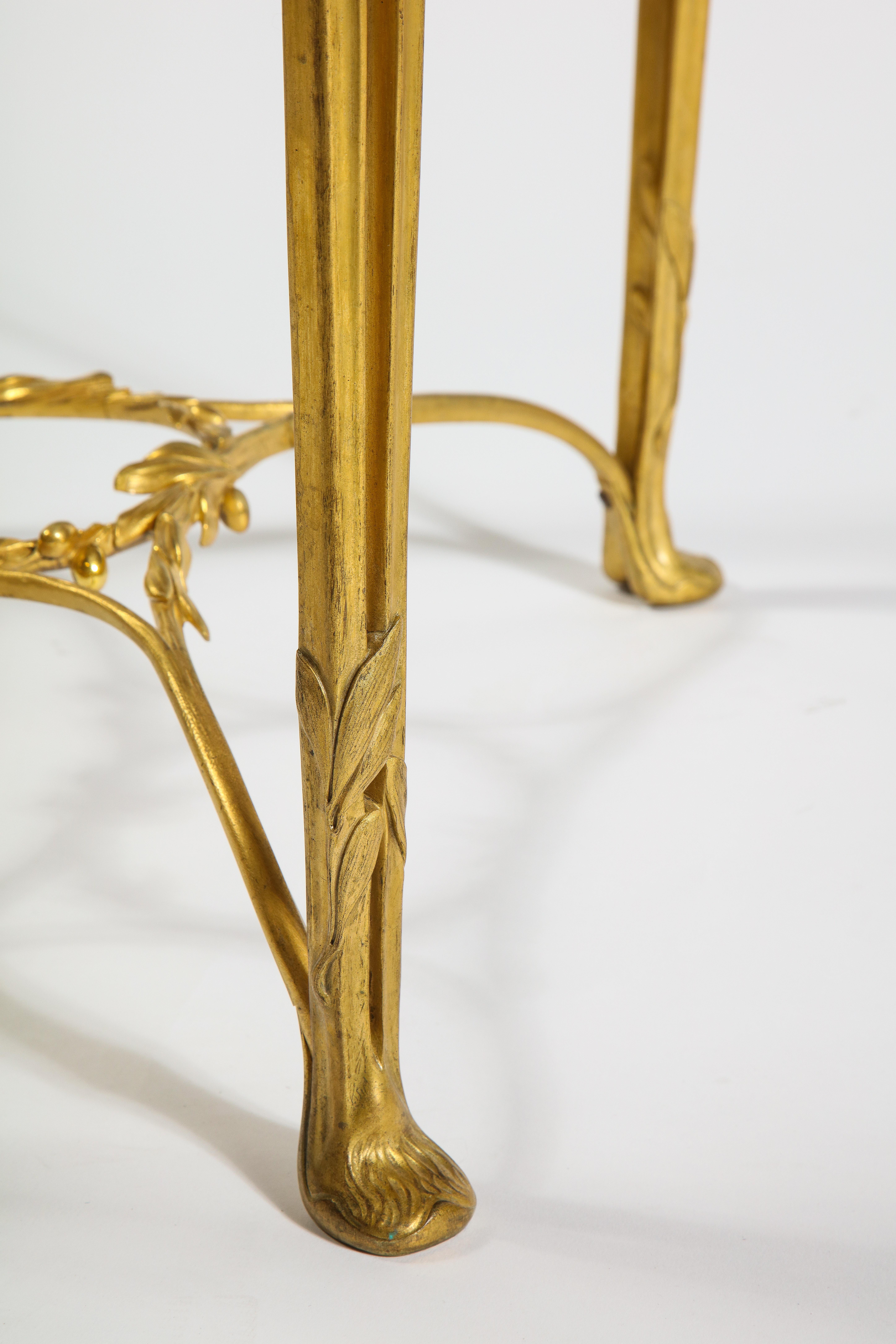 Tavolo da centro al dettaglio di Tiffany & Co., bronzo dorato e piano in marmo, firmato 4