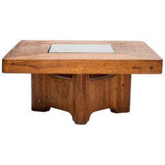 Table centrale sculptée en bois de feuillus par Zanine Caldas